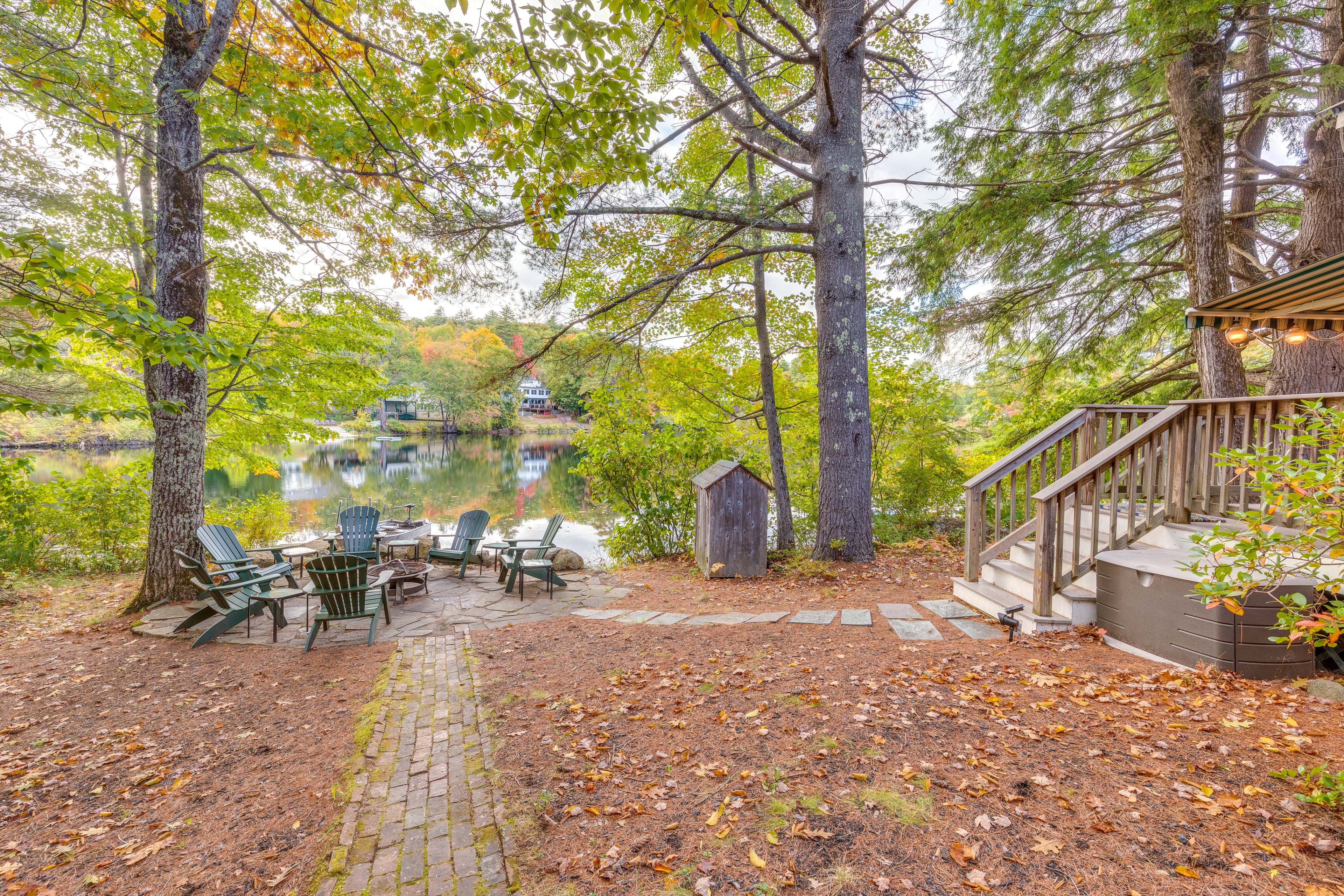 Lakefront Yard | Wood-Burning Fire Pit