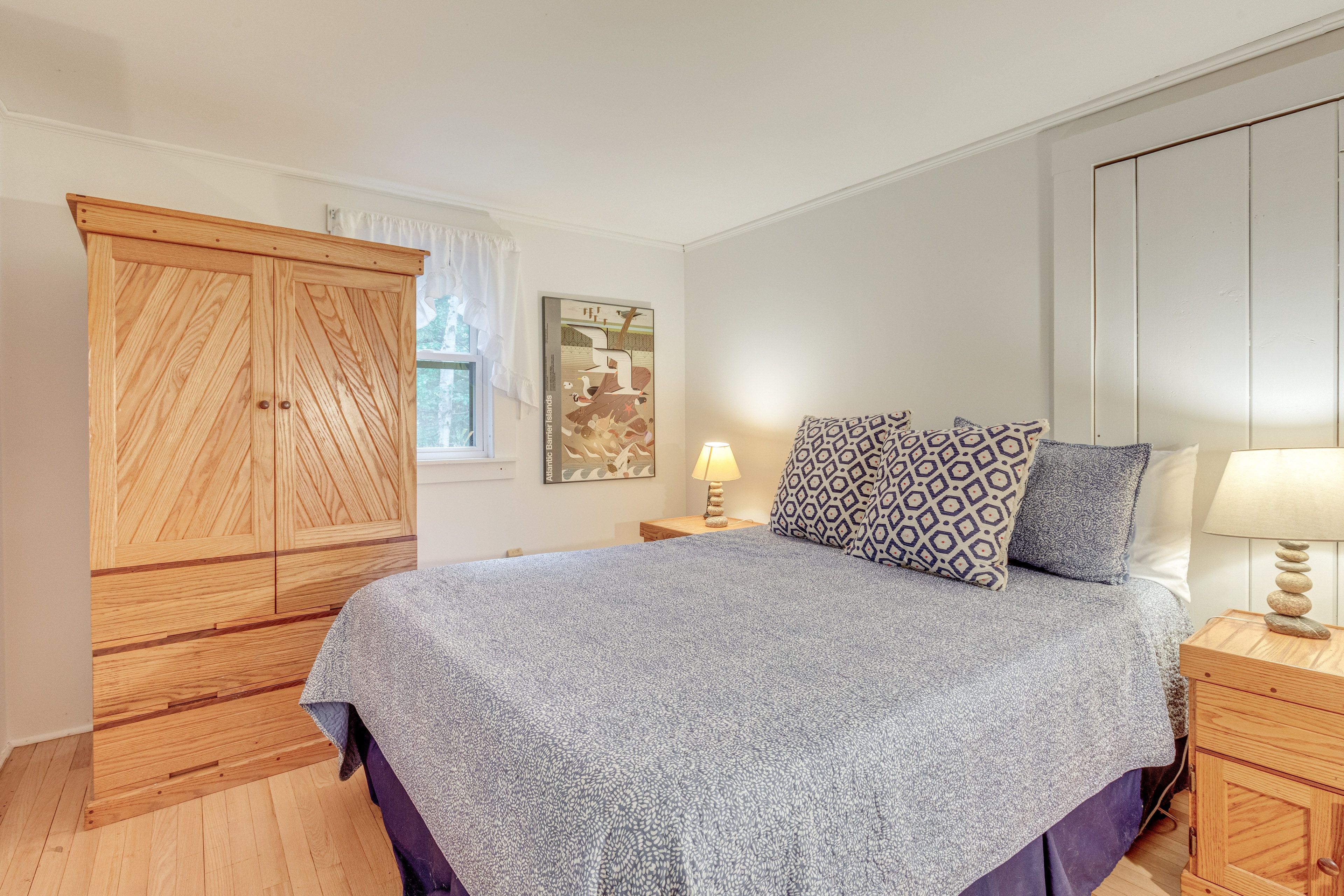Bedroom 1 | Queen Bed