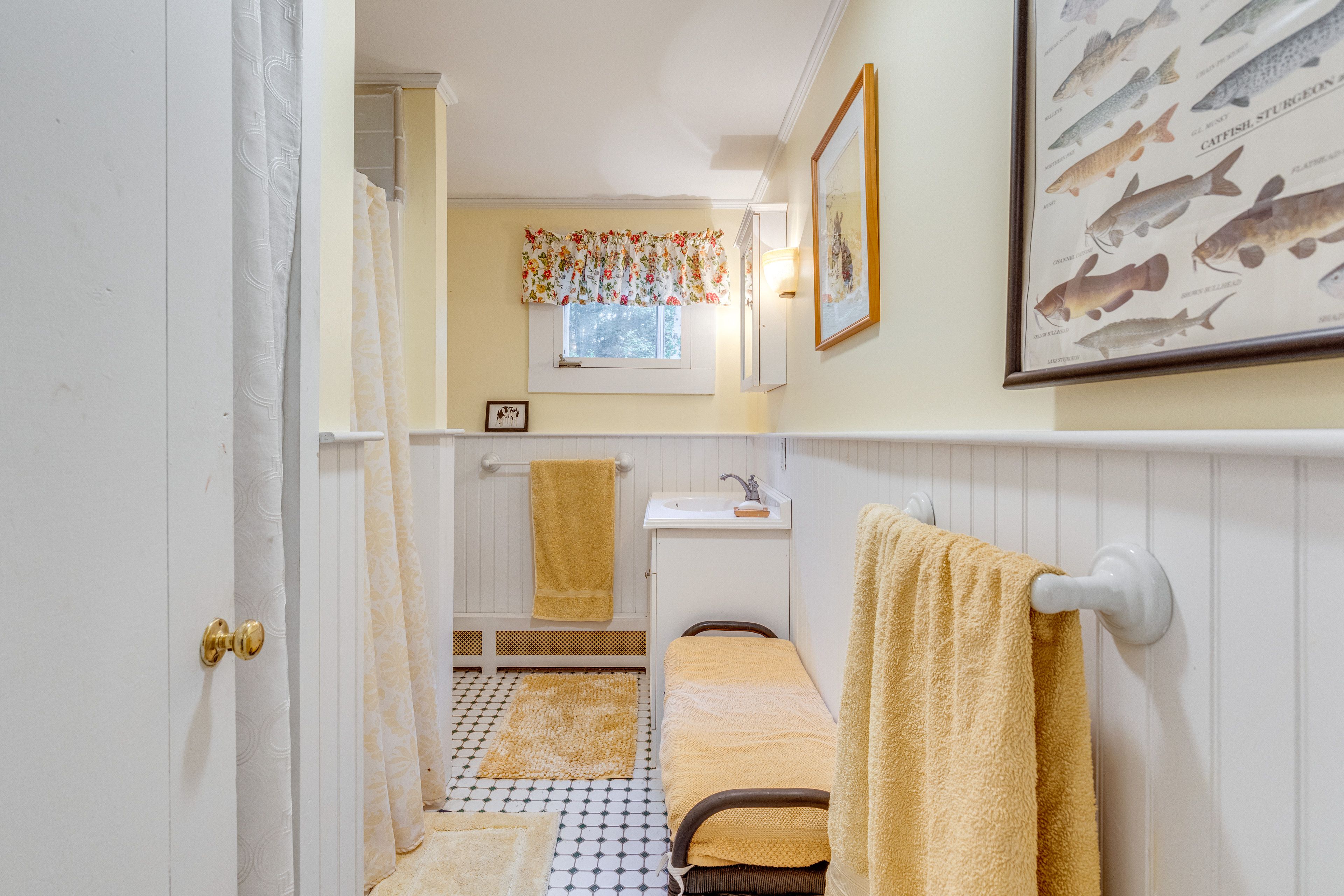 Full Bathroom | Complimentary Toiletries