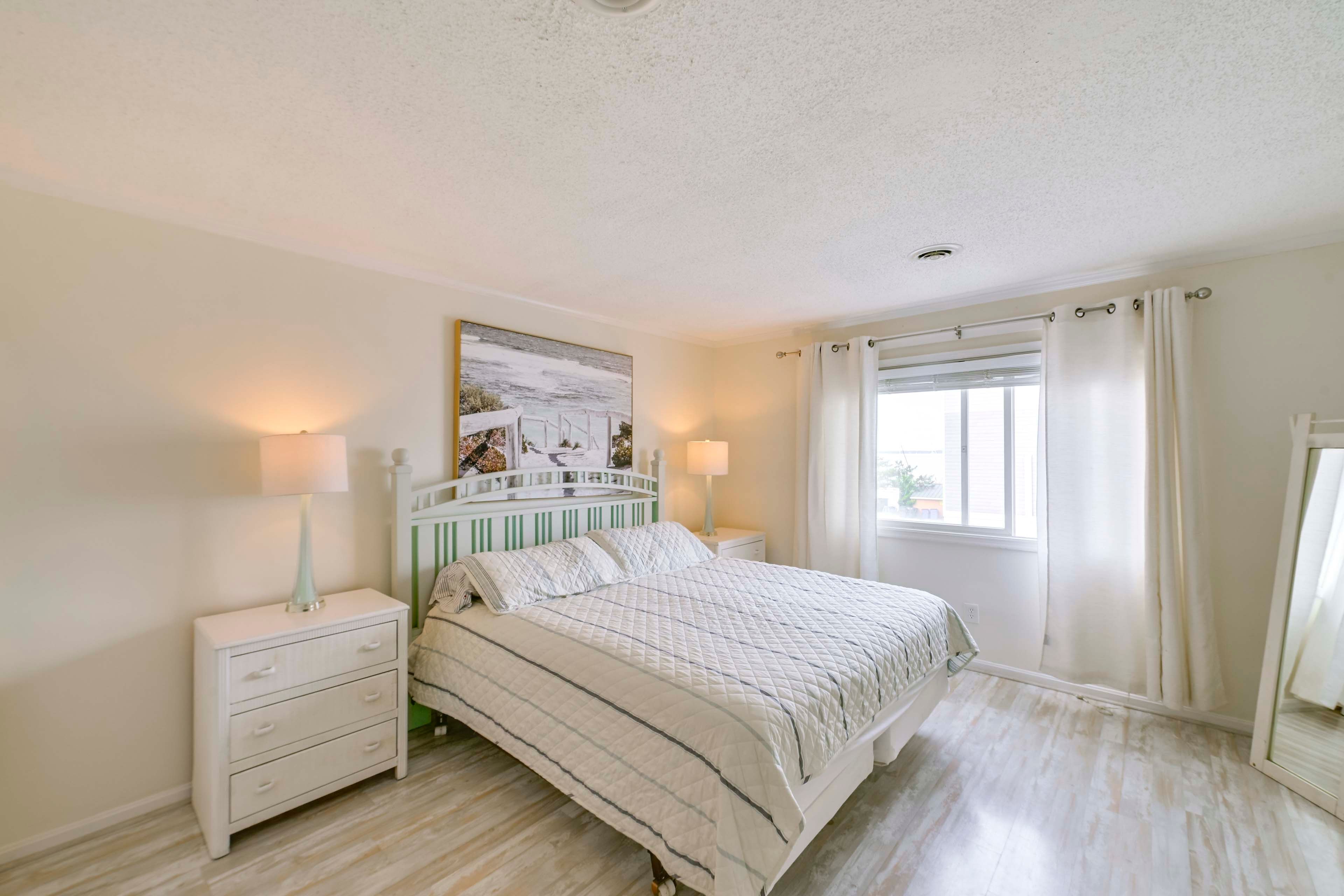 Bedroom 2 | 2nd Floor | King Bed