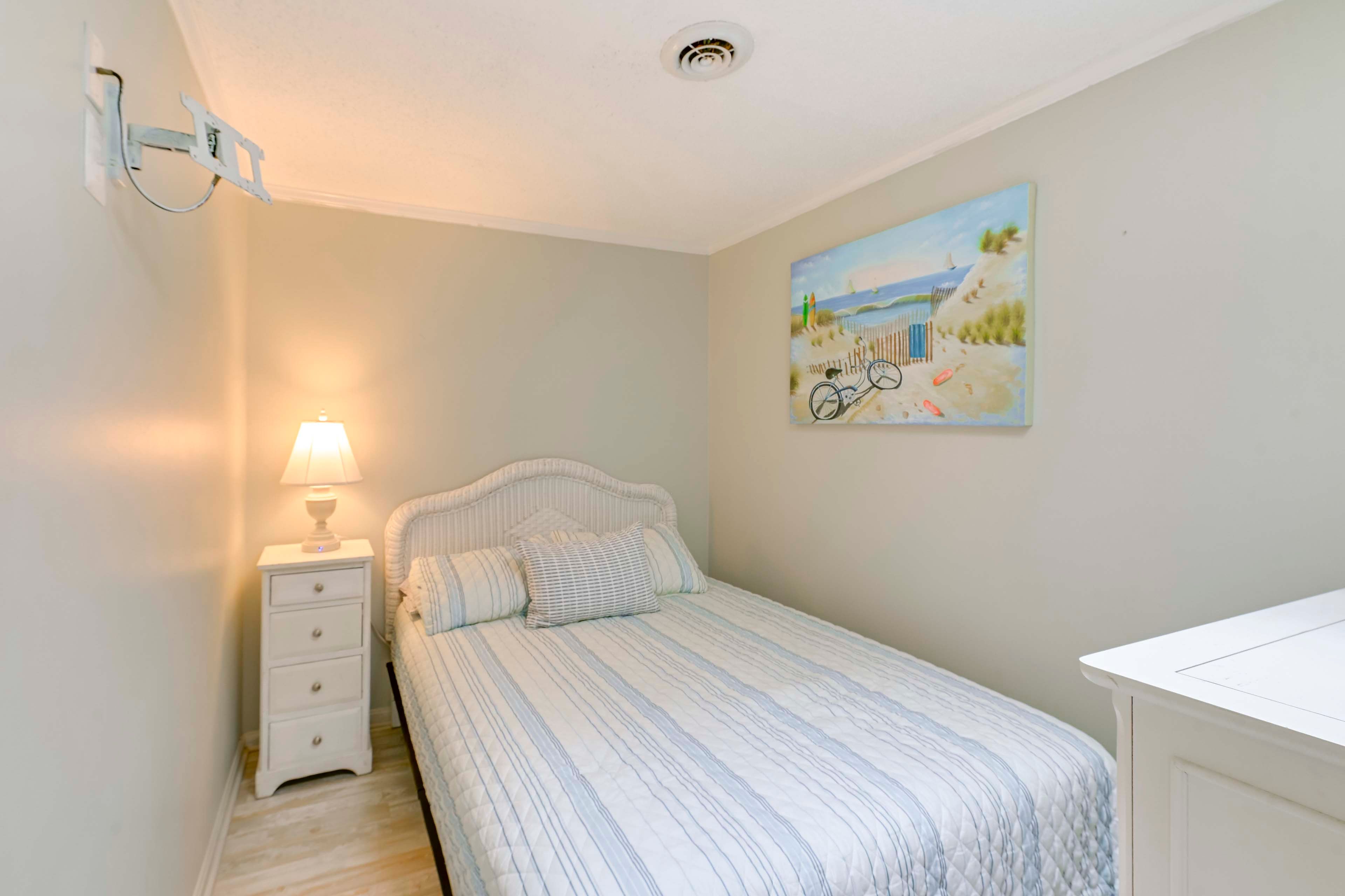 Bedroom 2 | 2nd Floor | Queen Bed