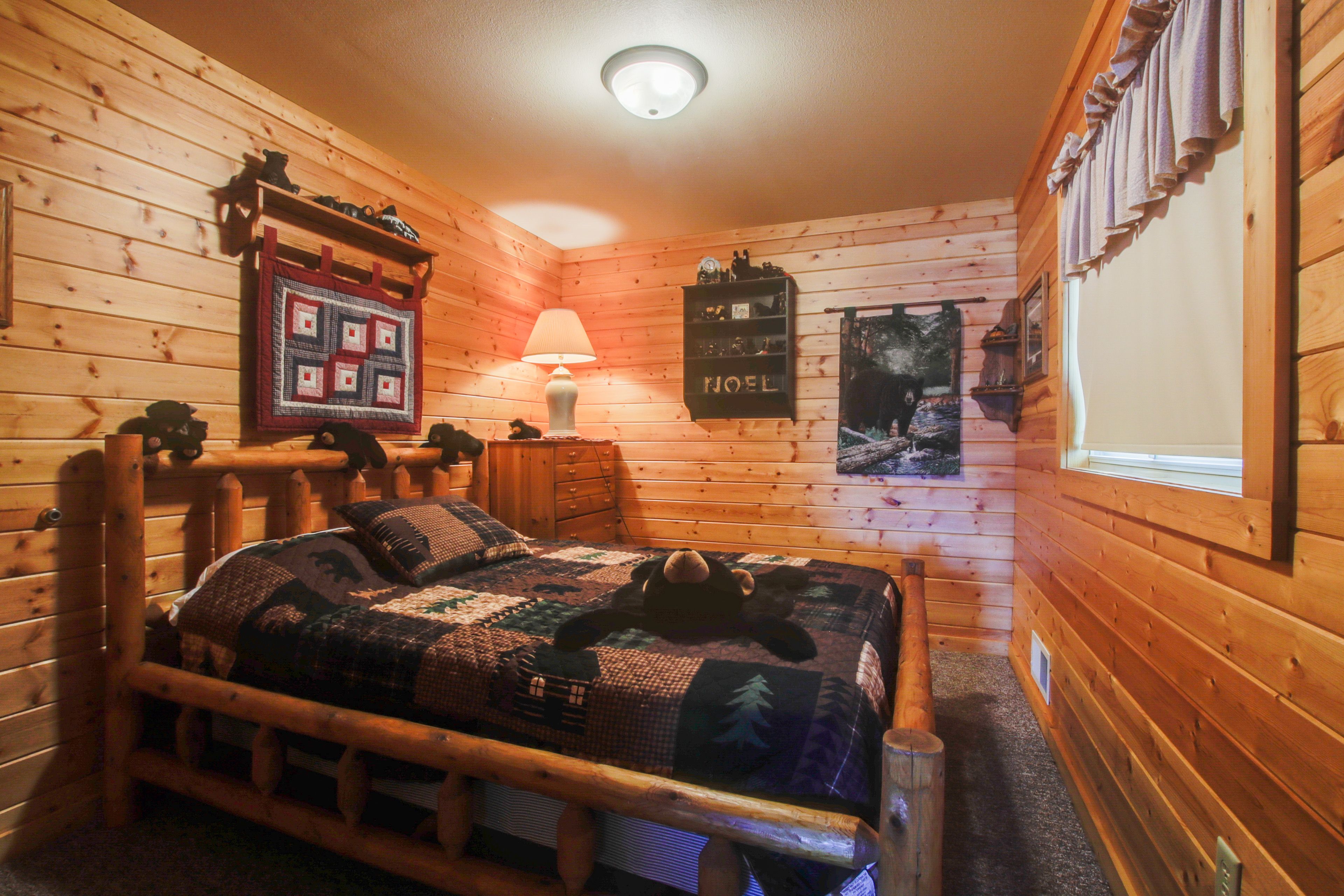 Bedroom 2 | Queen Bed