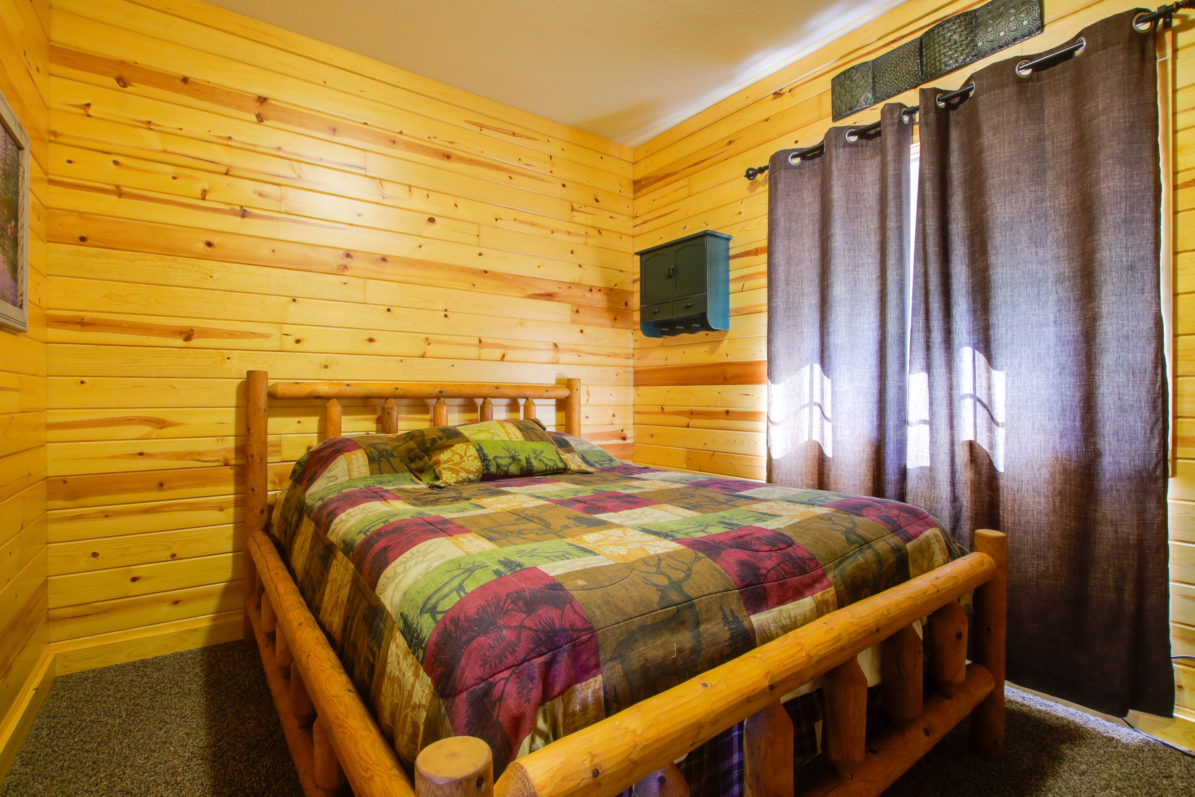 Bedroom 1 | Queen Bed | Linens Provided