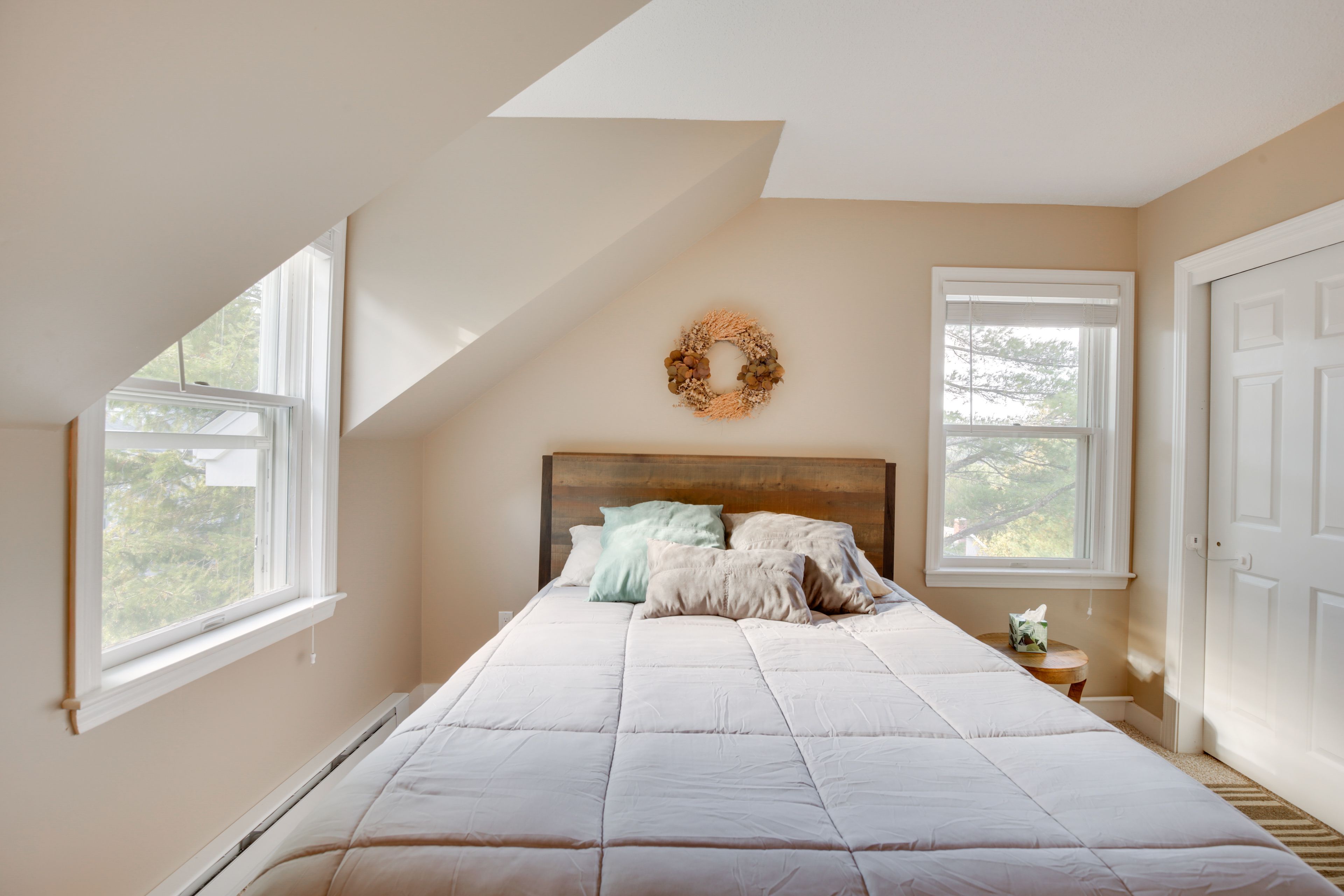 Bedroom 2 | Queen Bed | 2nd Floor | Hangers