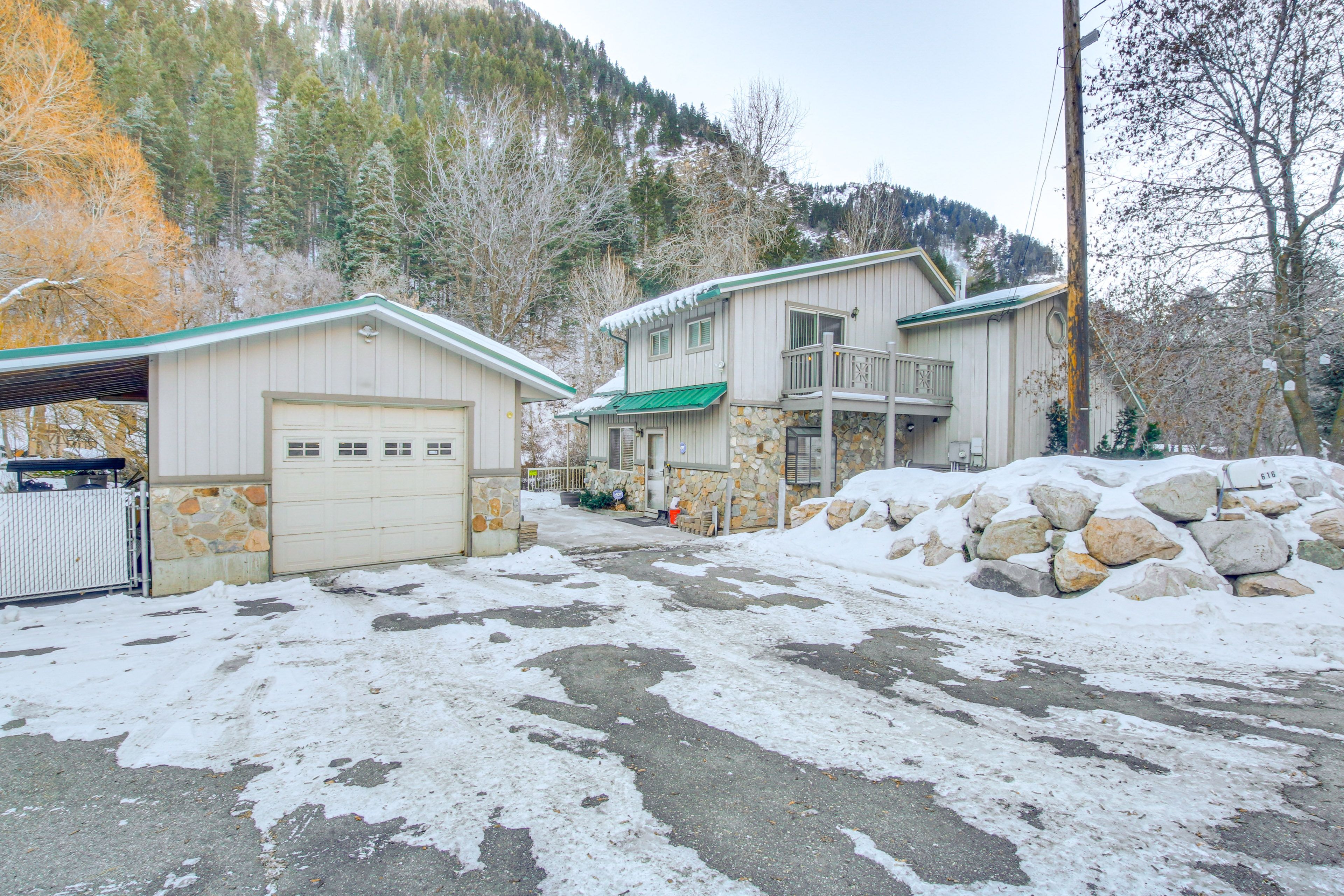 Parking | Garage (1 Vehicle) | Driveway (1 Vehicle)