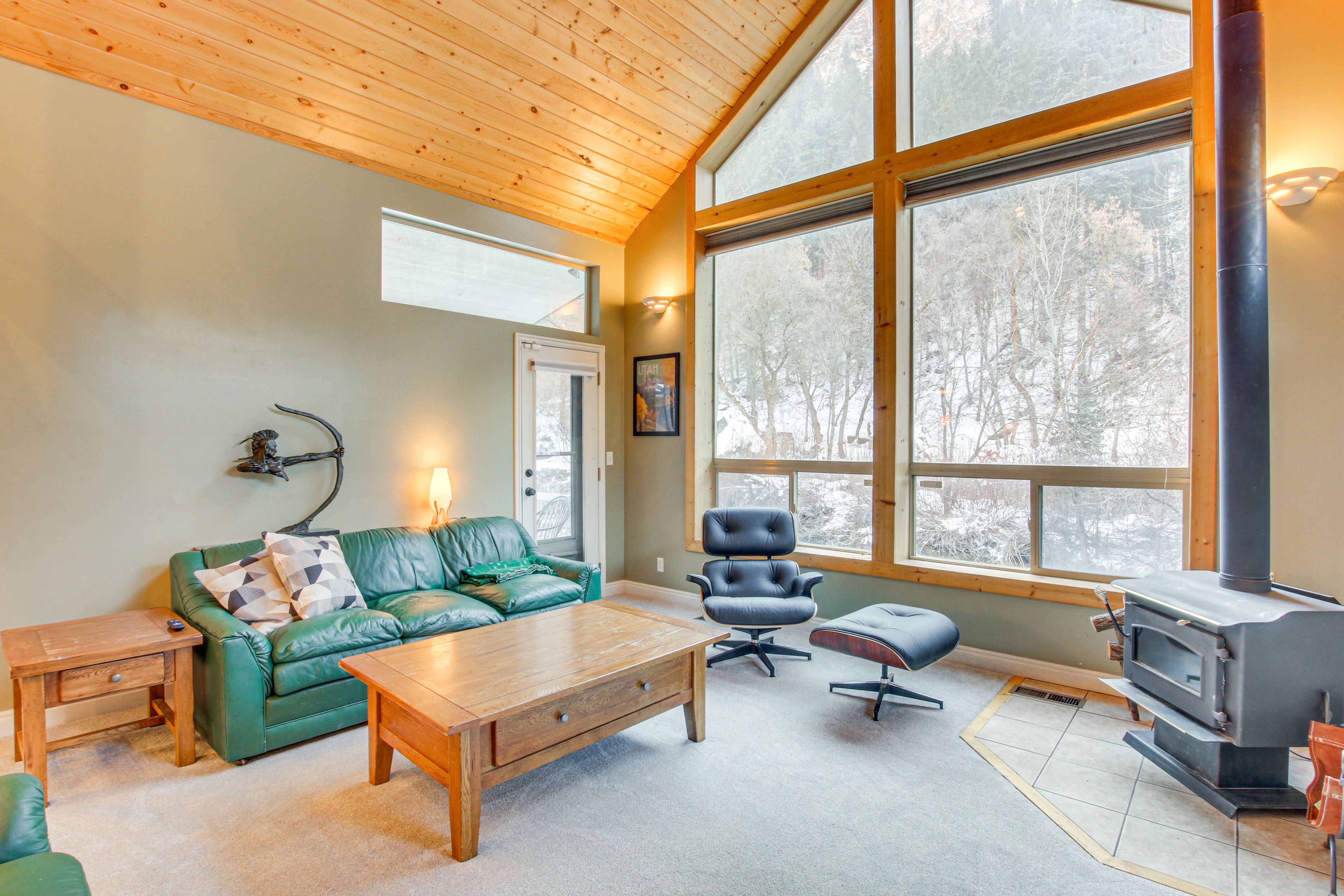 Living Room | Central Heating & A/C | Free WiFi | 1st Floor