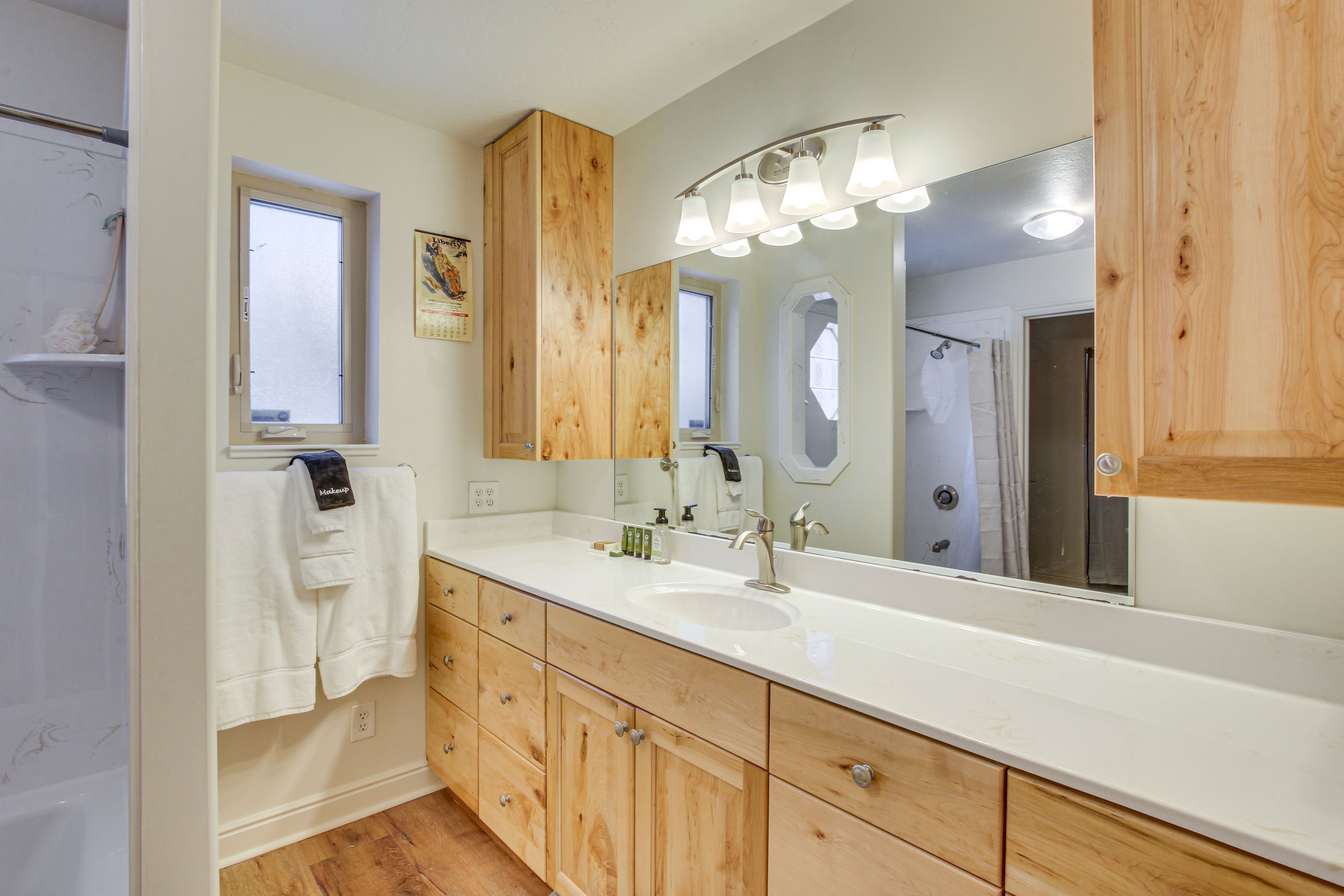 Full Bath | Towels | Hair Dryer | 1st Floor