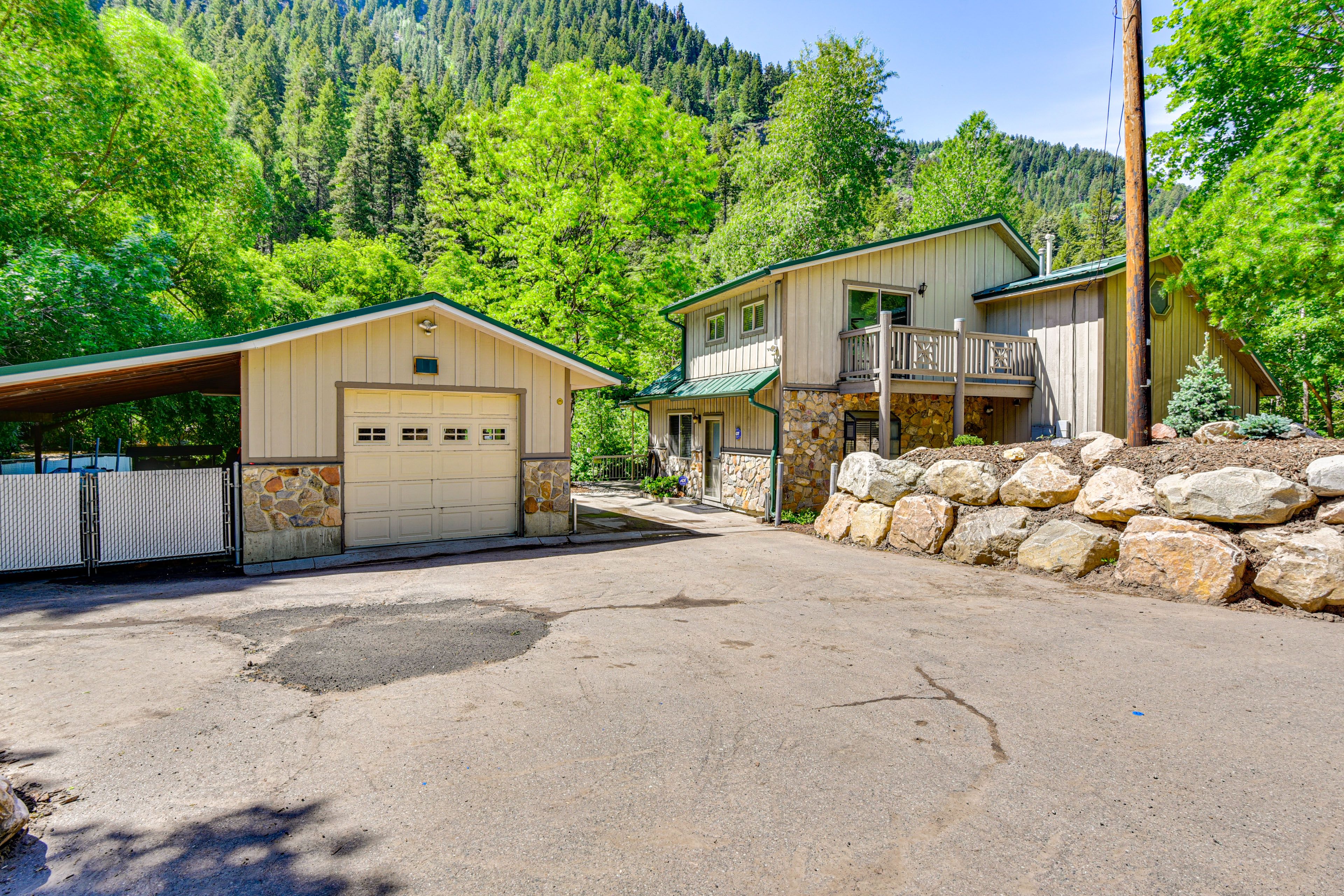 Parking | Garage (1 Vehicle) | Driveway (1 Vehicle)