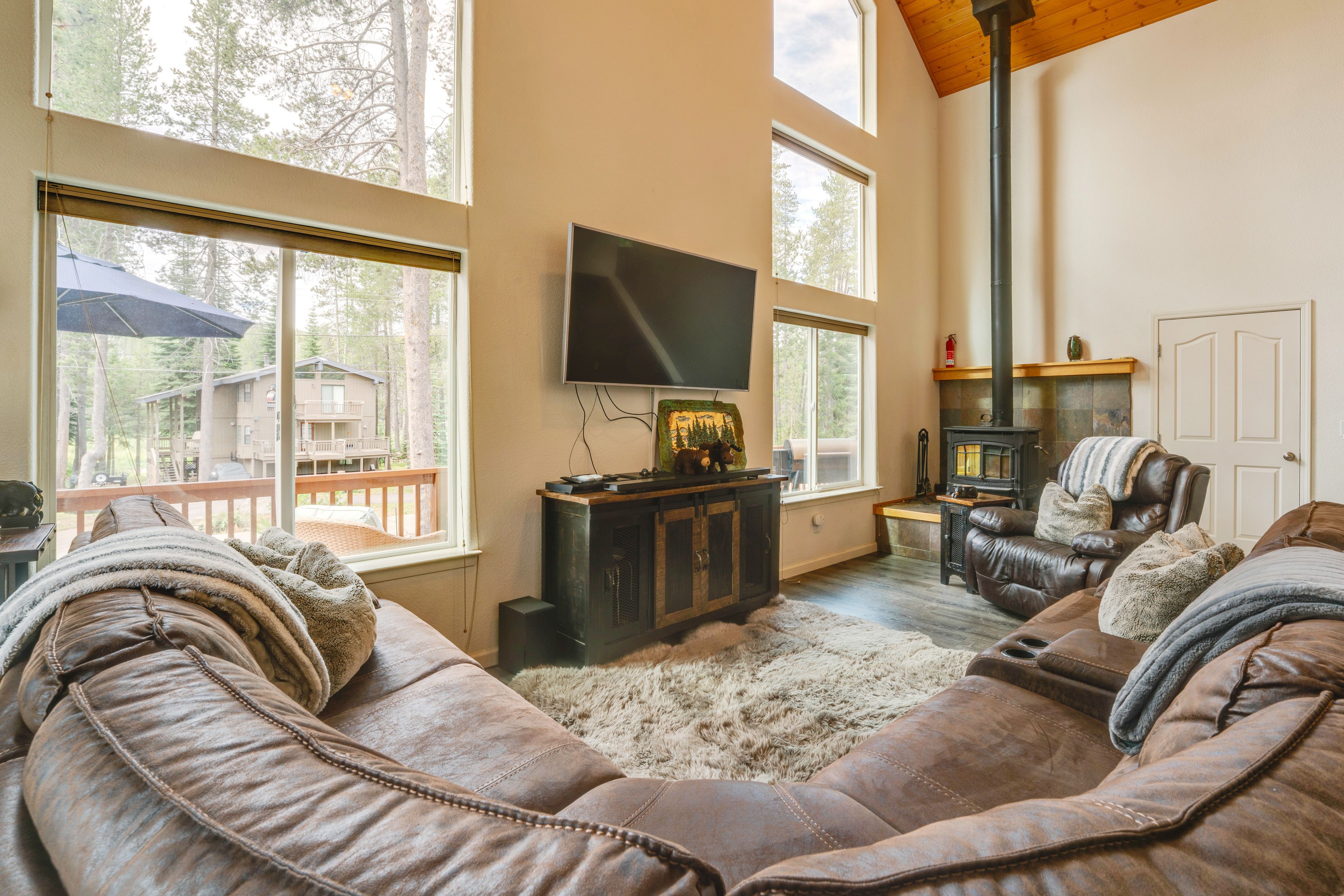 Living Room | Smart TV | Fireplace | 1st Floor