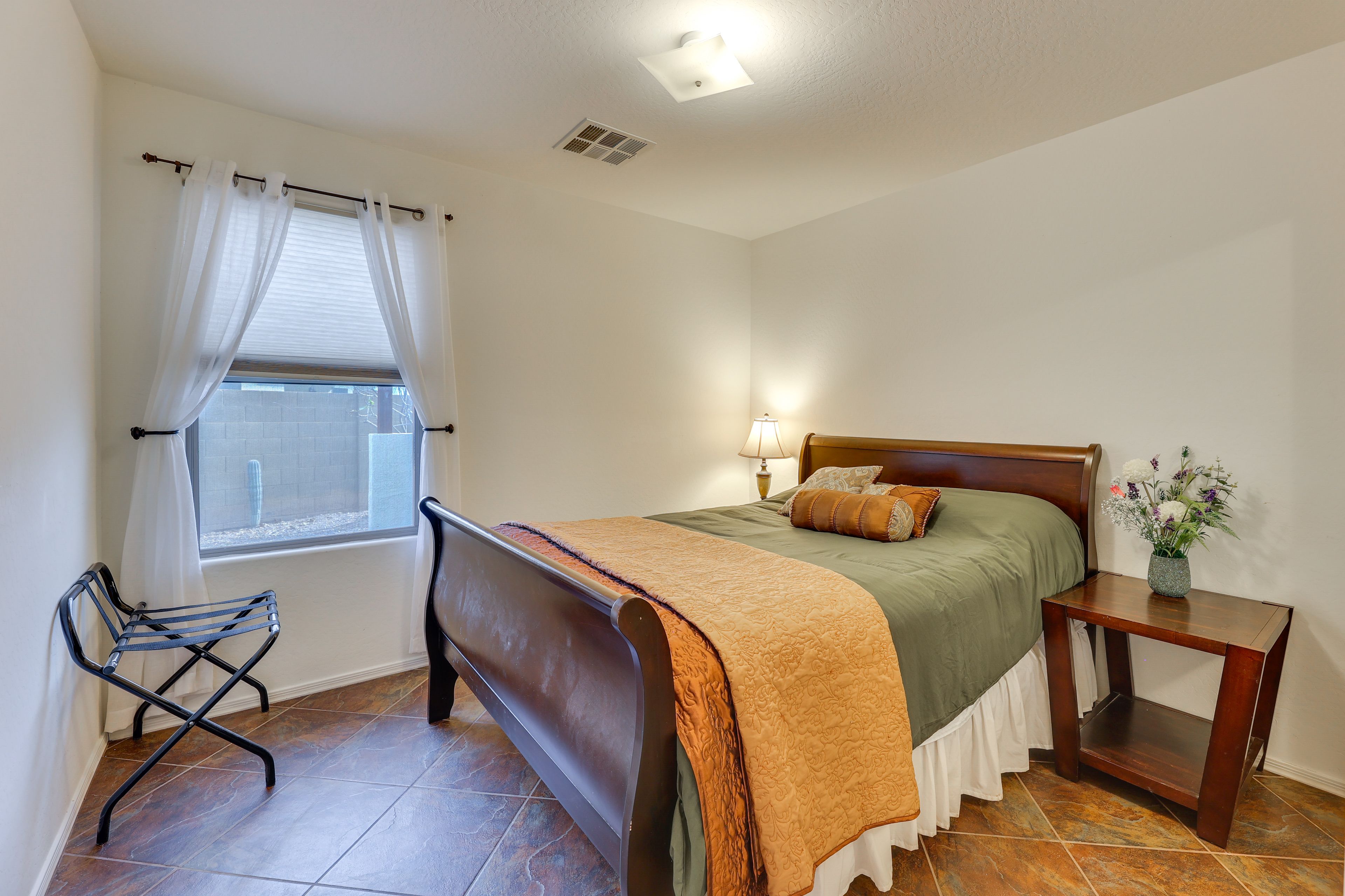 Bedroom 4 | Queen Bed | 1st Floor