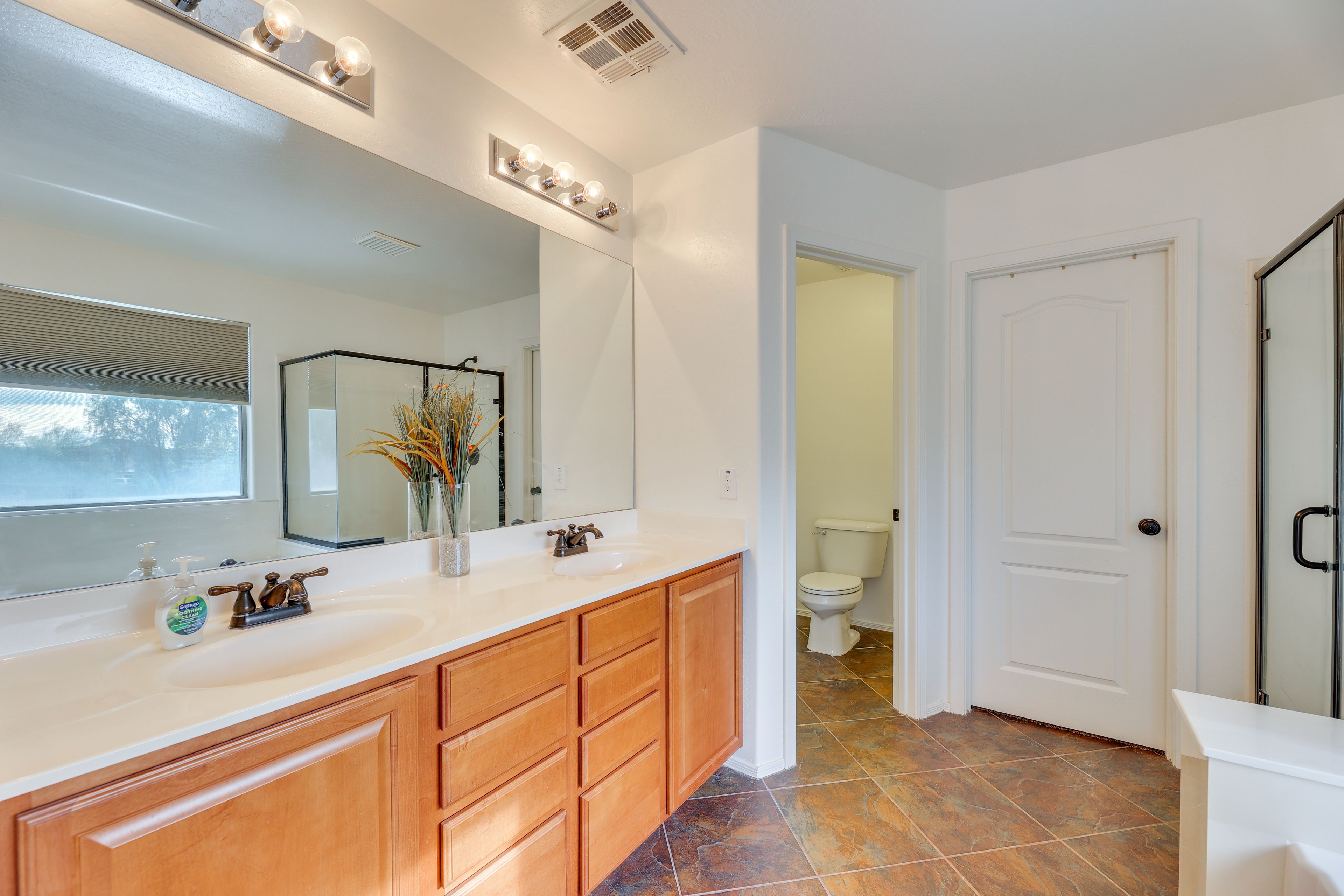 En-Suite Bathroom | 2nd Floor | Soaking Tub