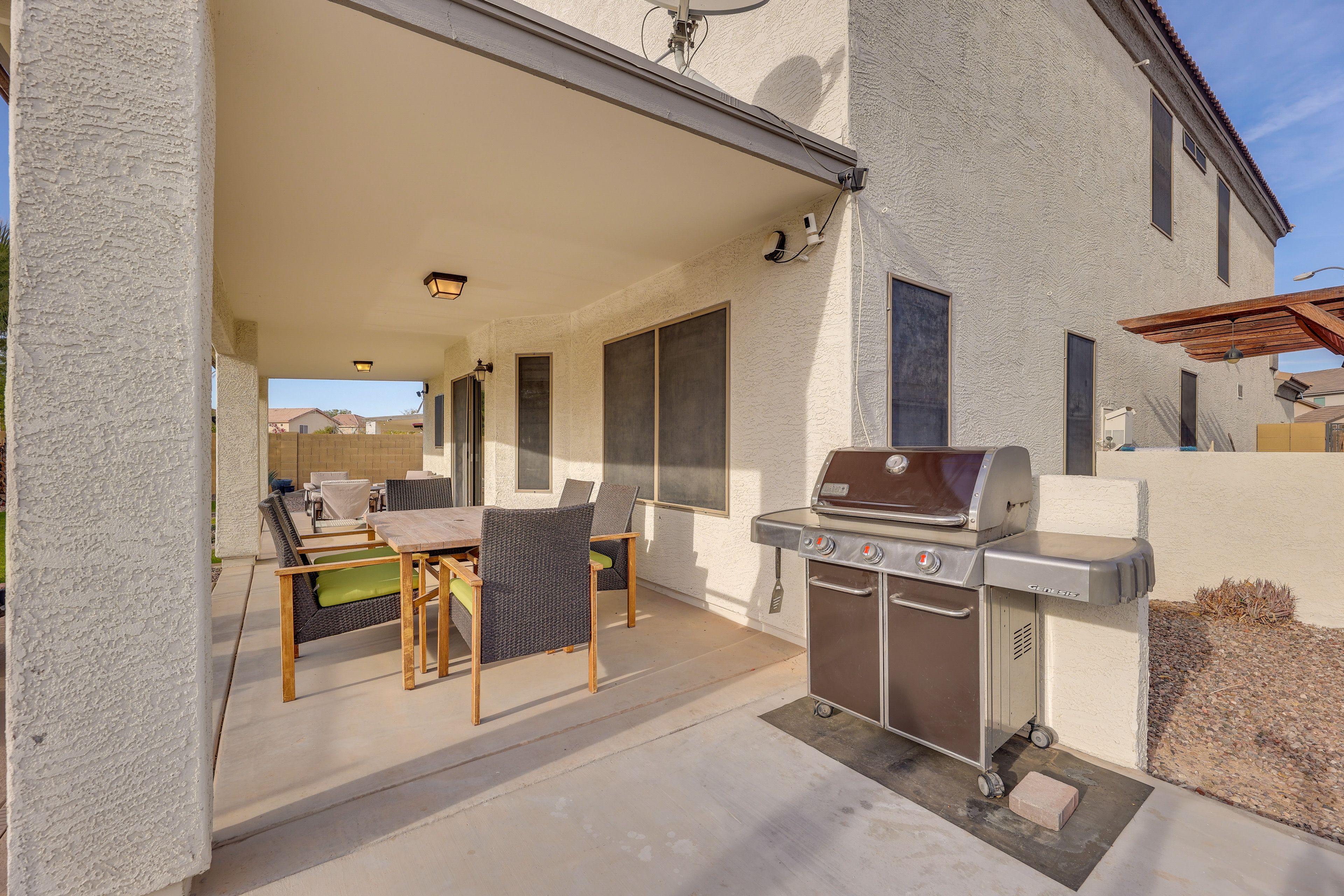 Patio | Gas Grill | Hammock