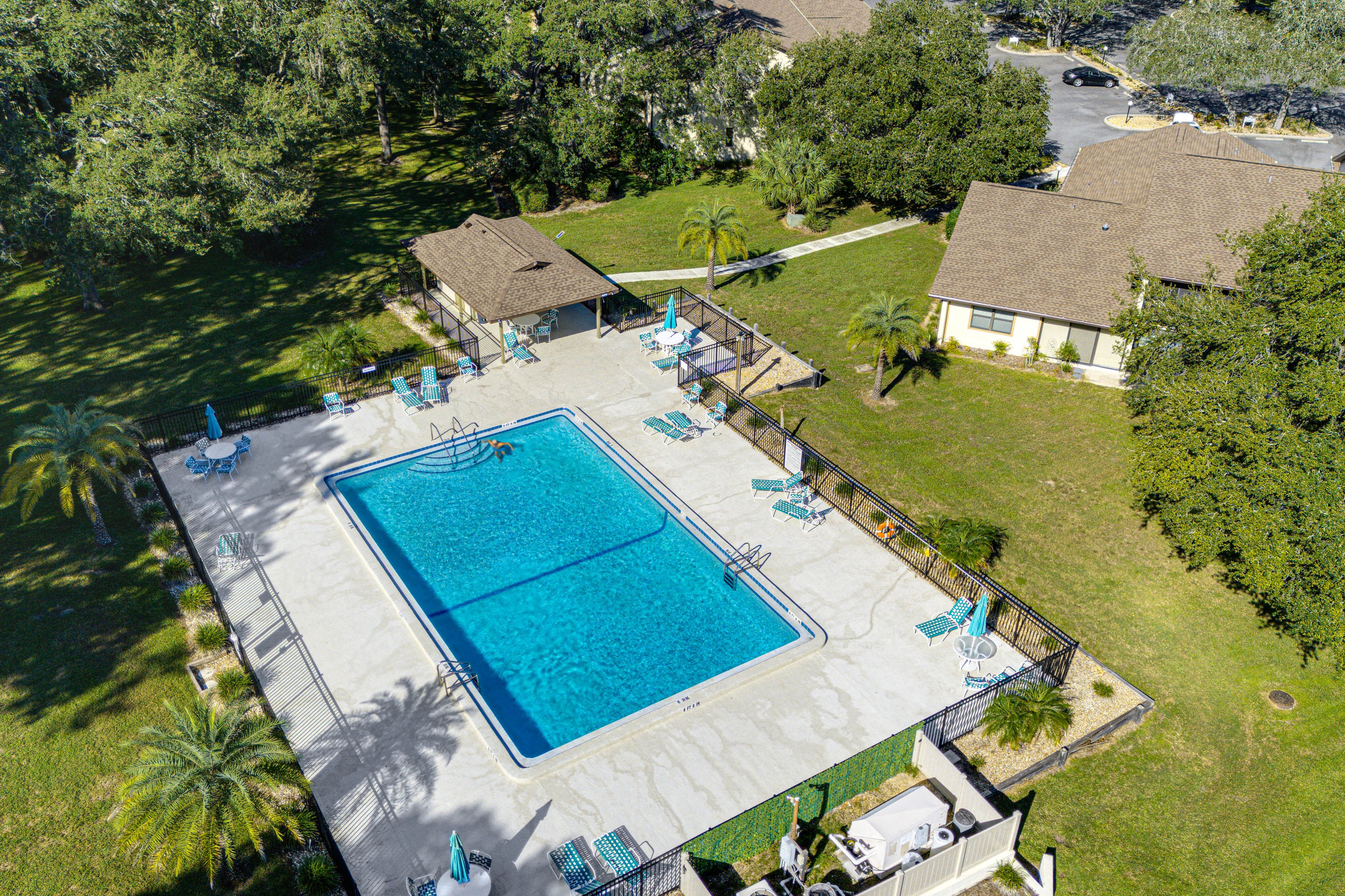 Greenbriar I Community | Outdoor Pool | Tennis Courts