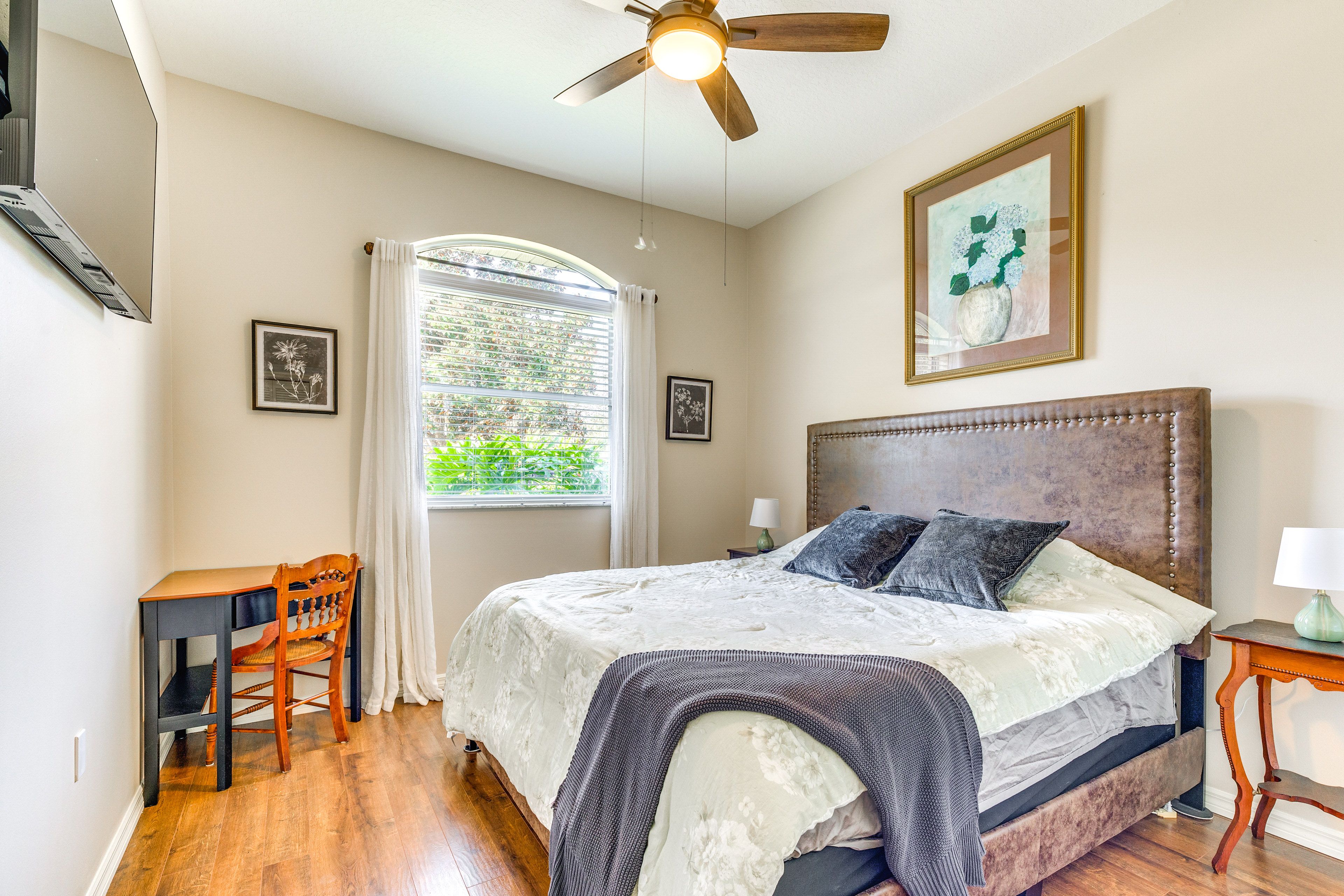 Bedroom 2 | King Bed | Smart TV | Linens Provided