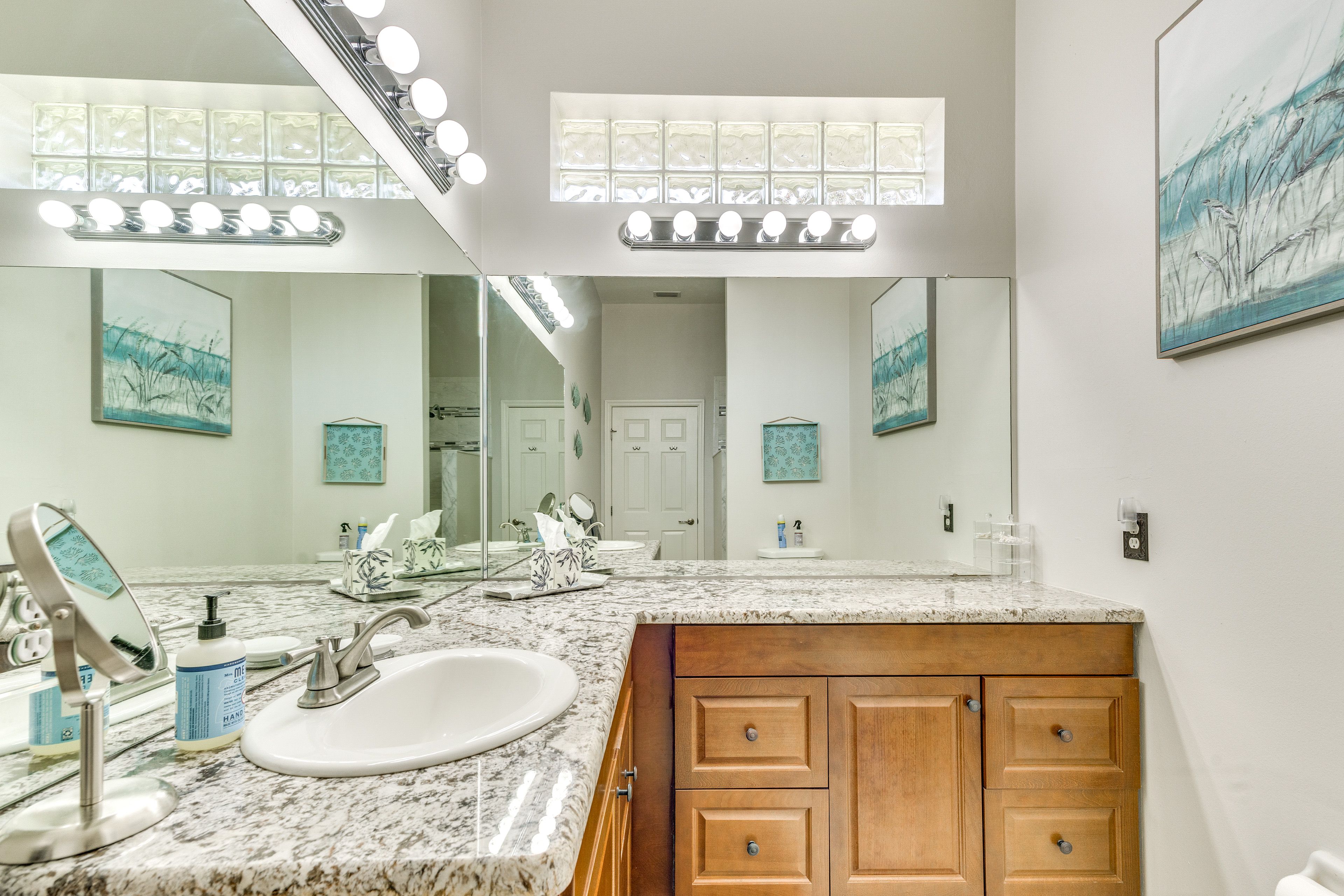 Full Bathroom | Complimentary Toiletries | Hair Dryer