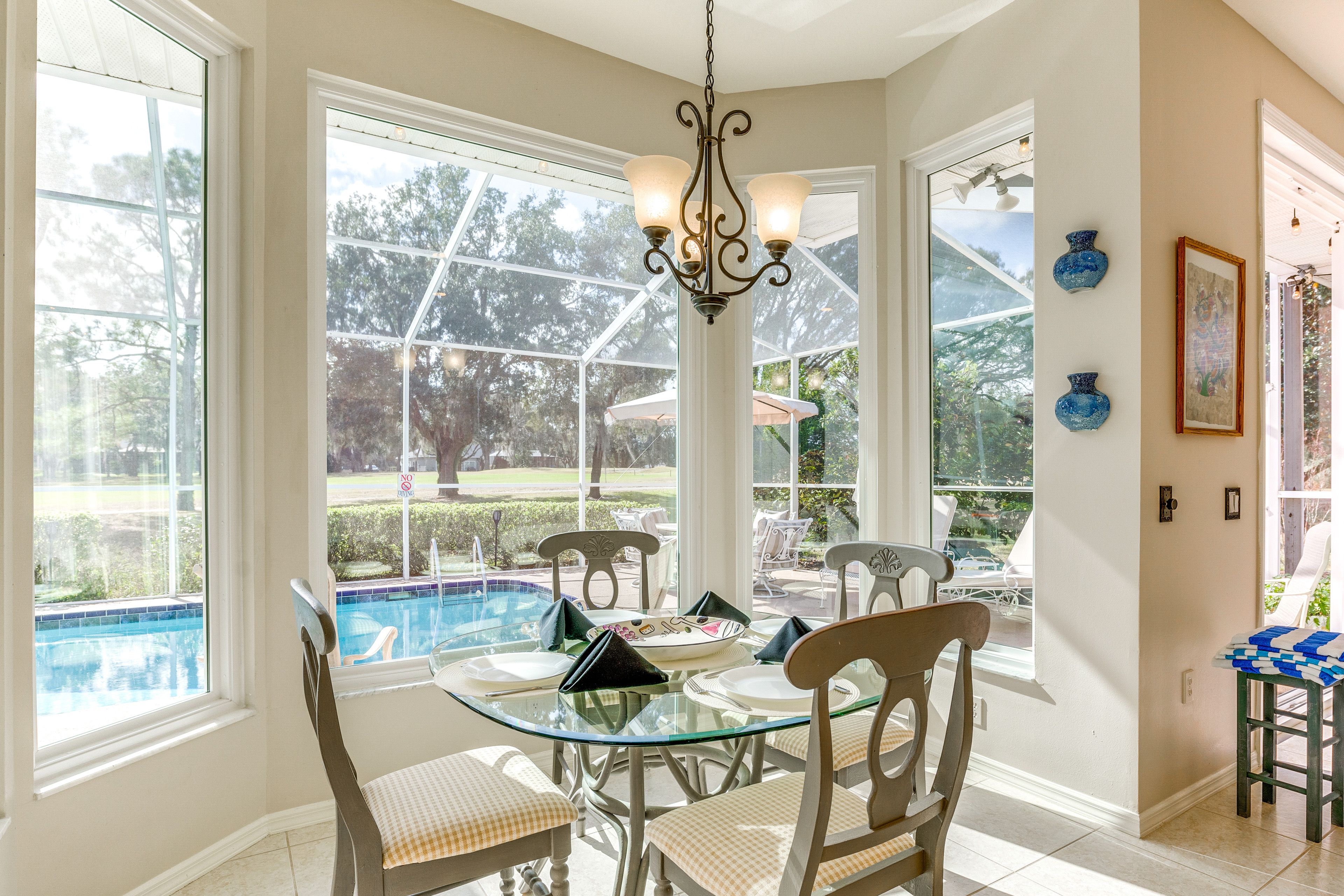 Dining Area | Dishware & Flatware Provided