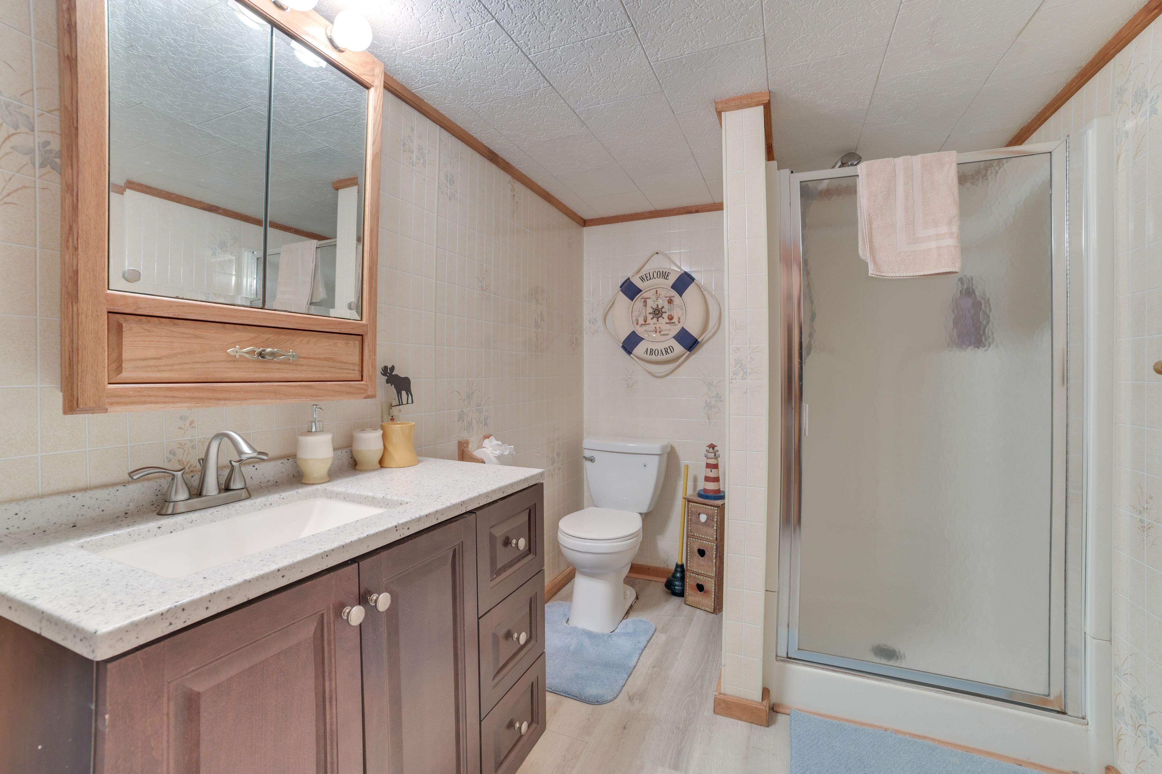 Full Bathroom | Towels Provided