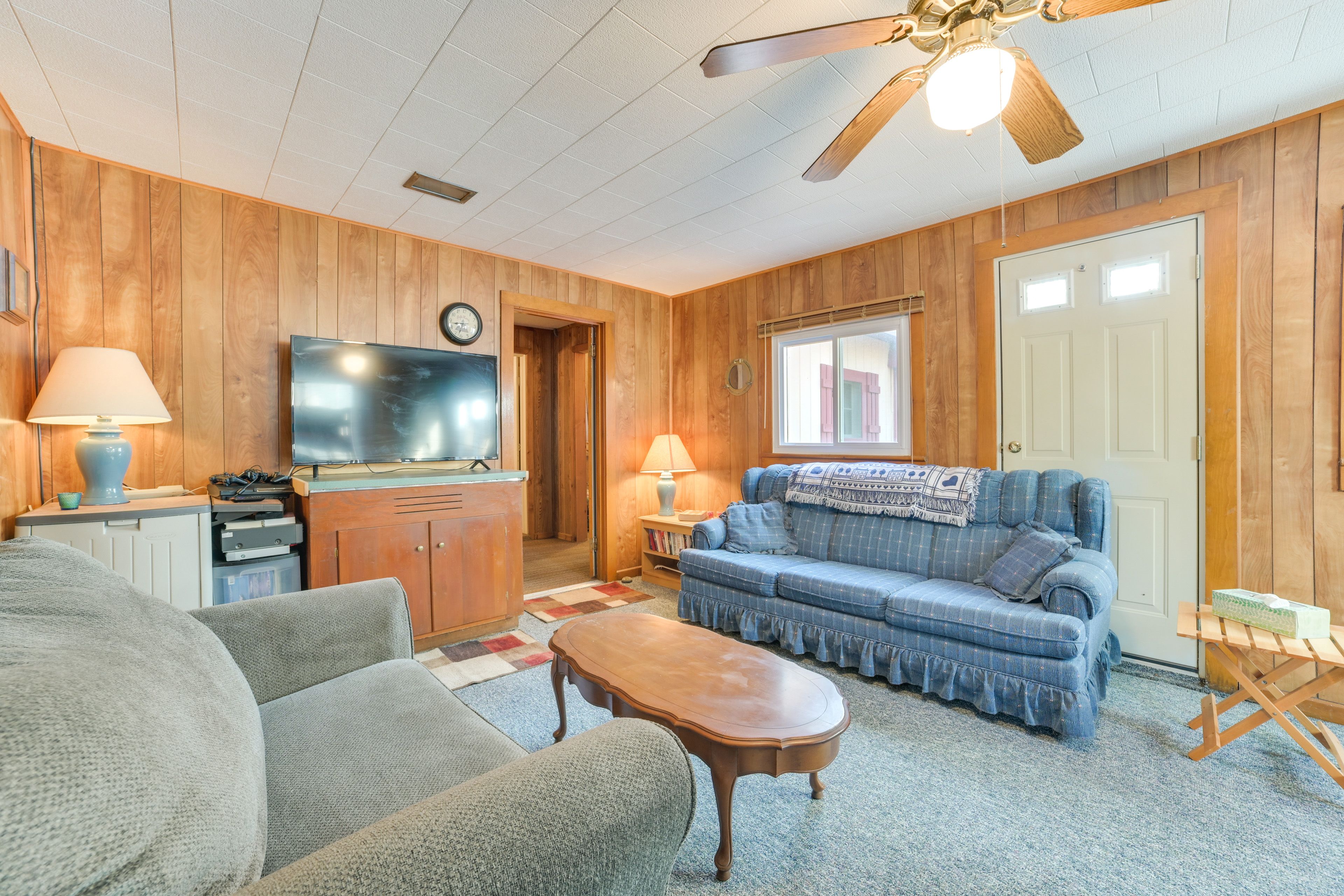 Living Room | Twin/Full Bunk Bed | Smart TV w/ Cable