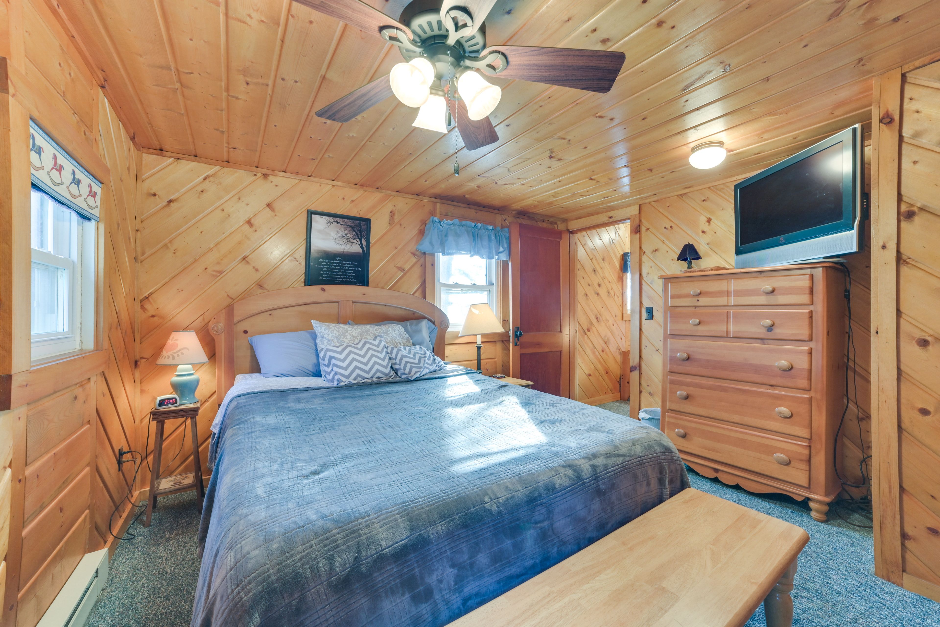 Bedroom 4 | Queen Bed | Smart TV w/ Cable