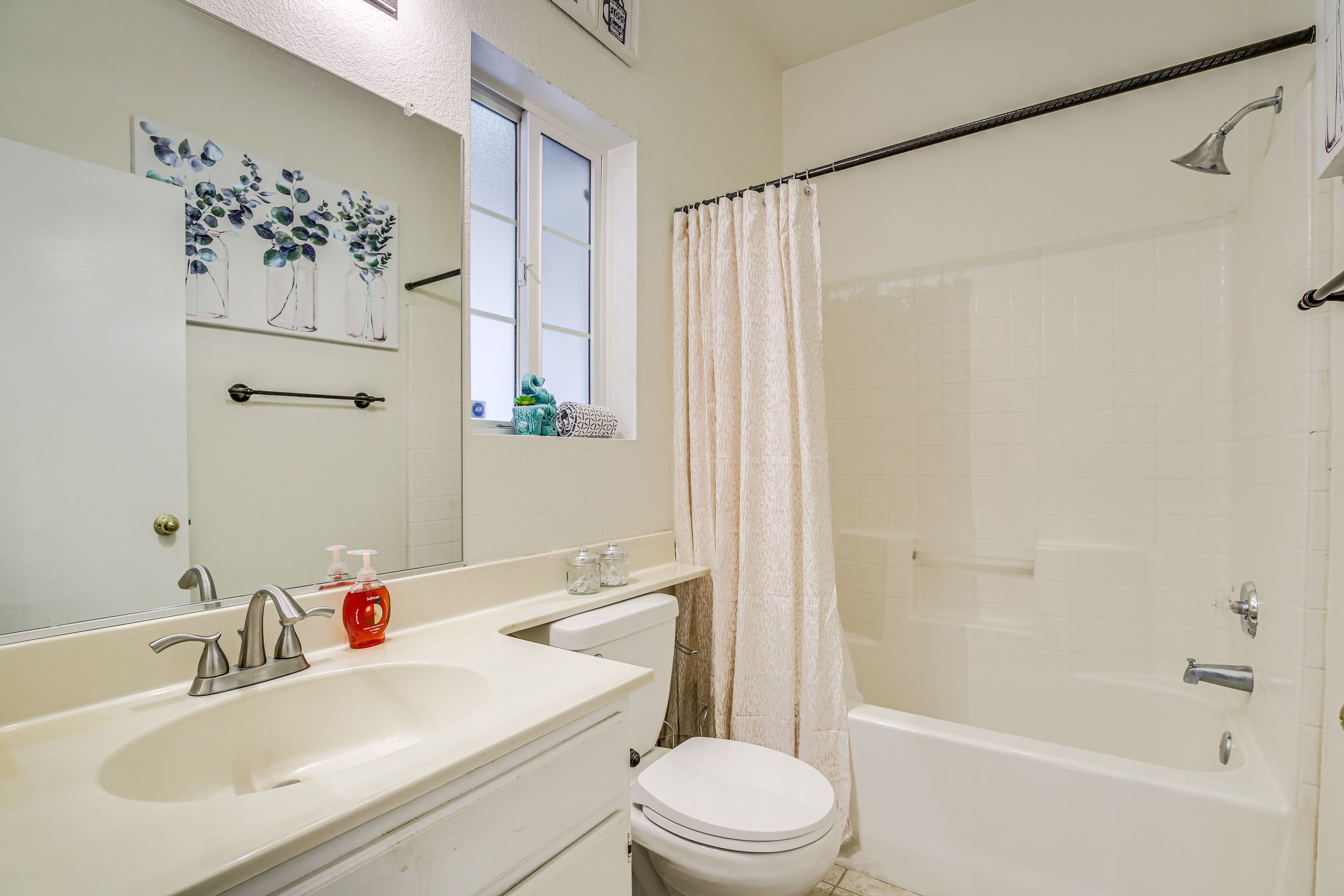 Full Bathroom | Shower/Tub Combo