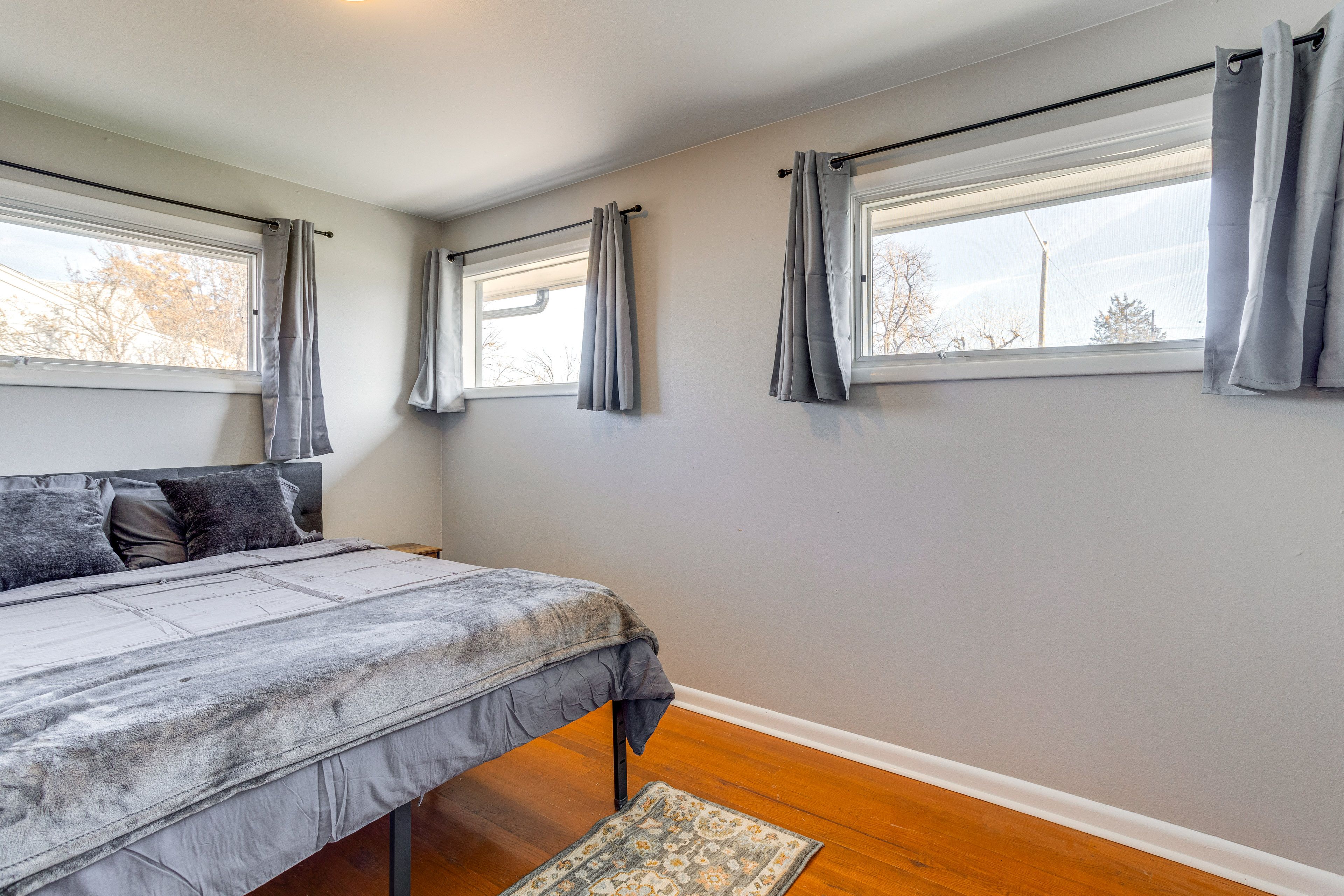 Bedroom 2 | Queen Bed