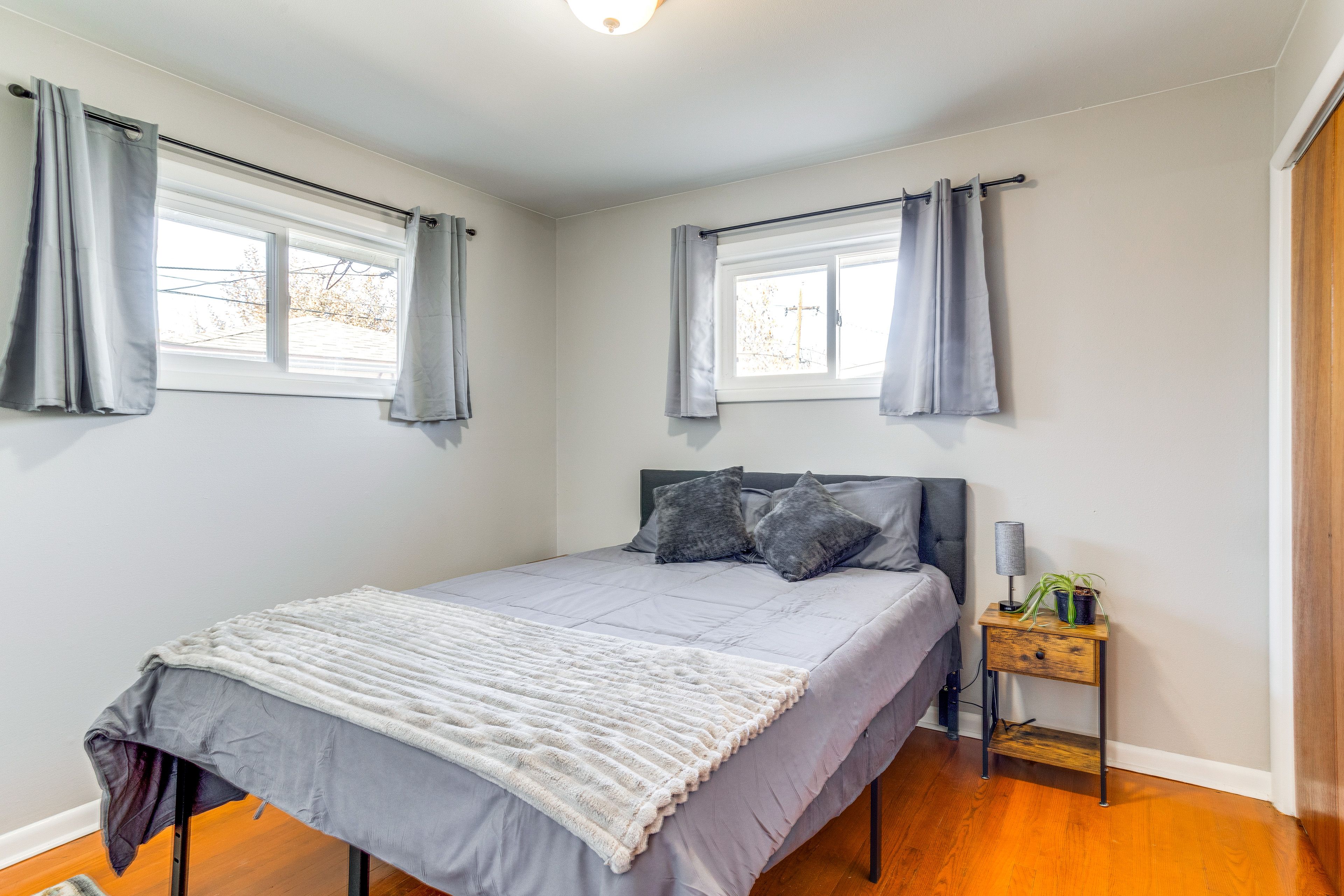 Bedroom 3 | Queen Bed