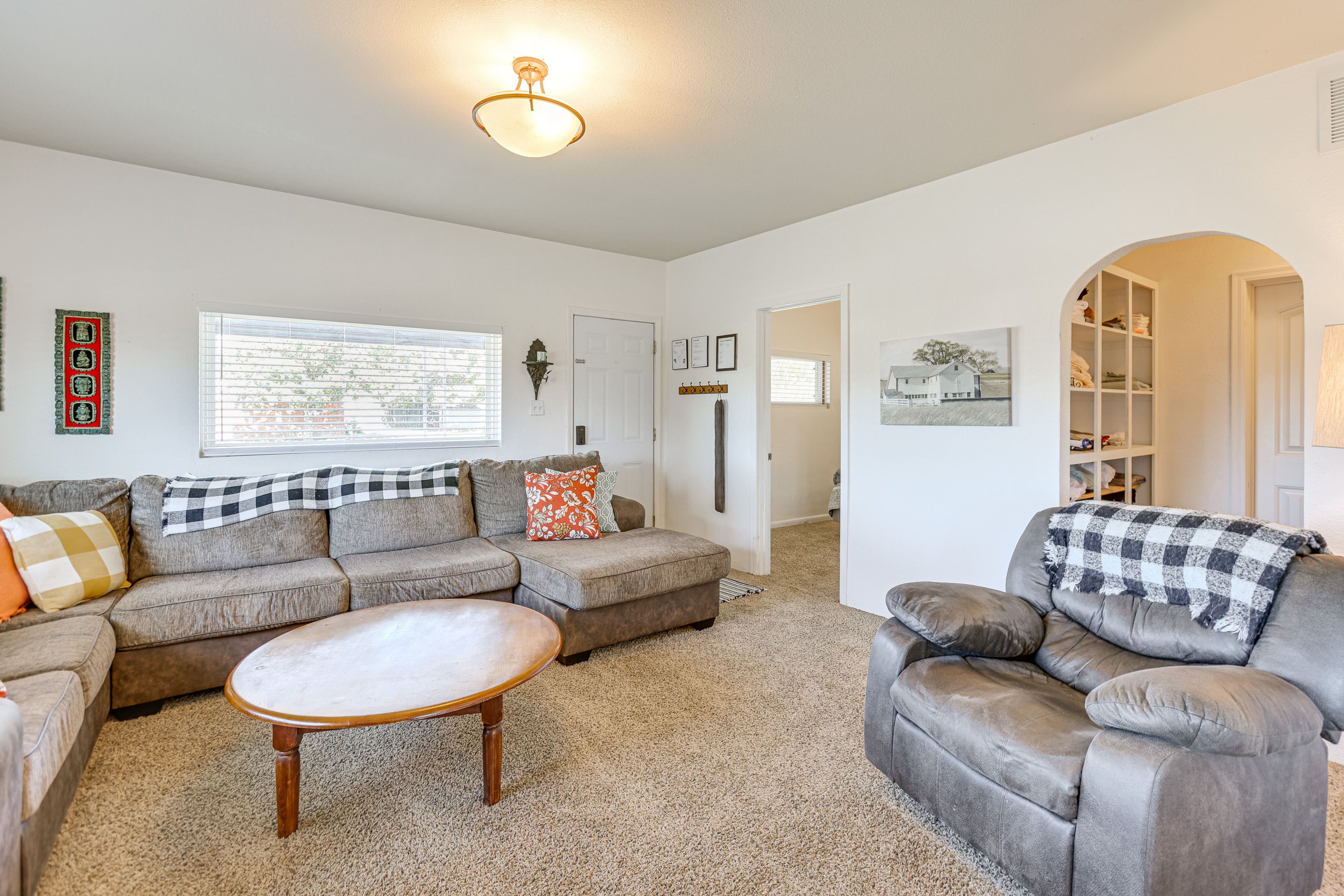 Living Room | Smart TV w/ Cable