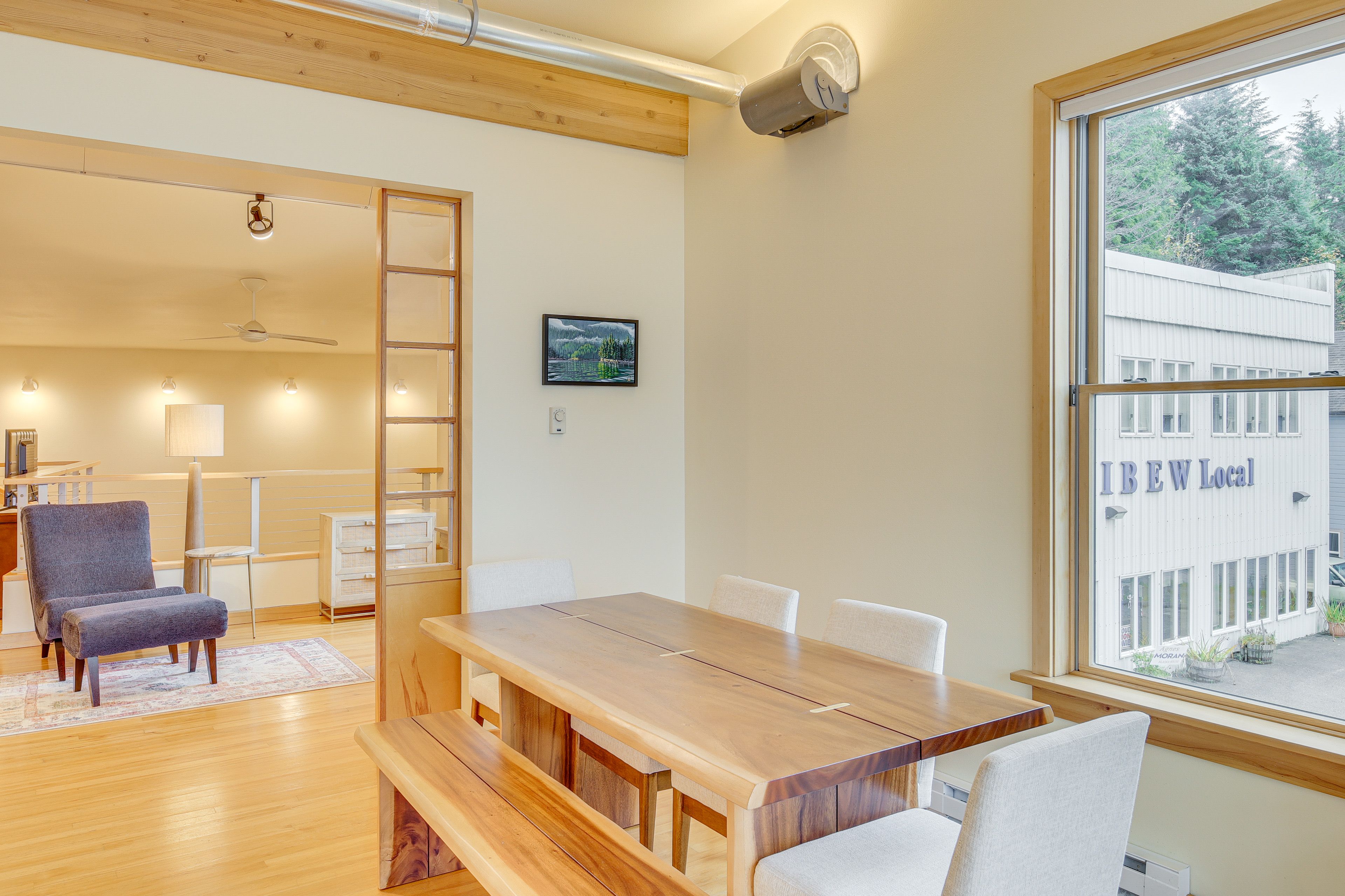 Dining Area | Dishware/Flatware Provided | Main Floor