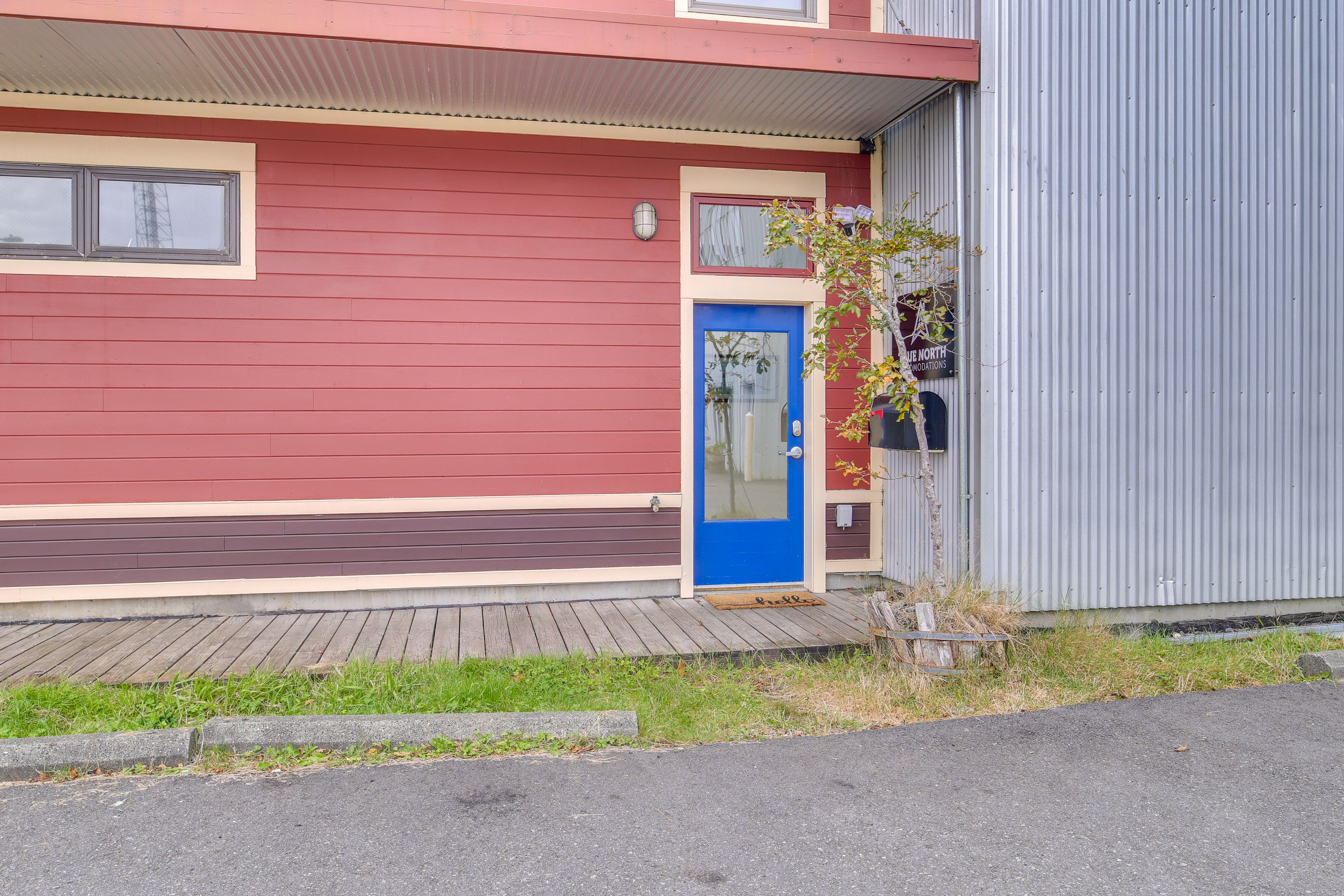 Building Exterior | Free Street Parking