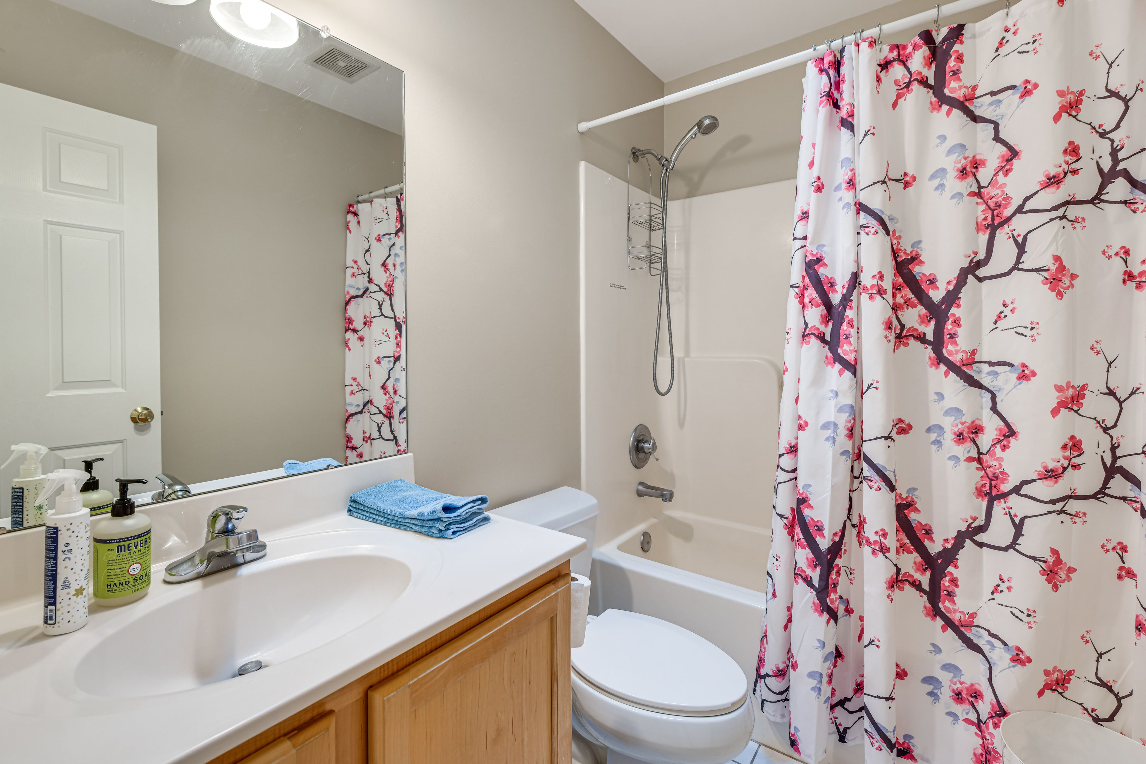 Full Bathroom | 2nd Floor