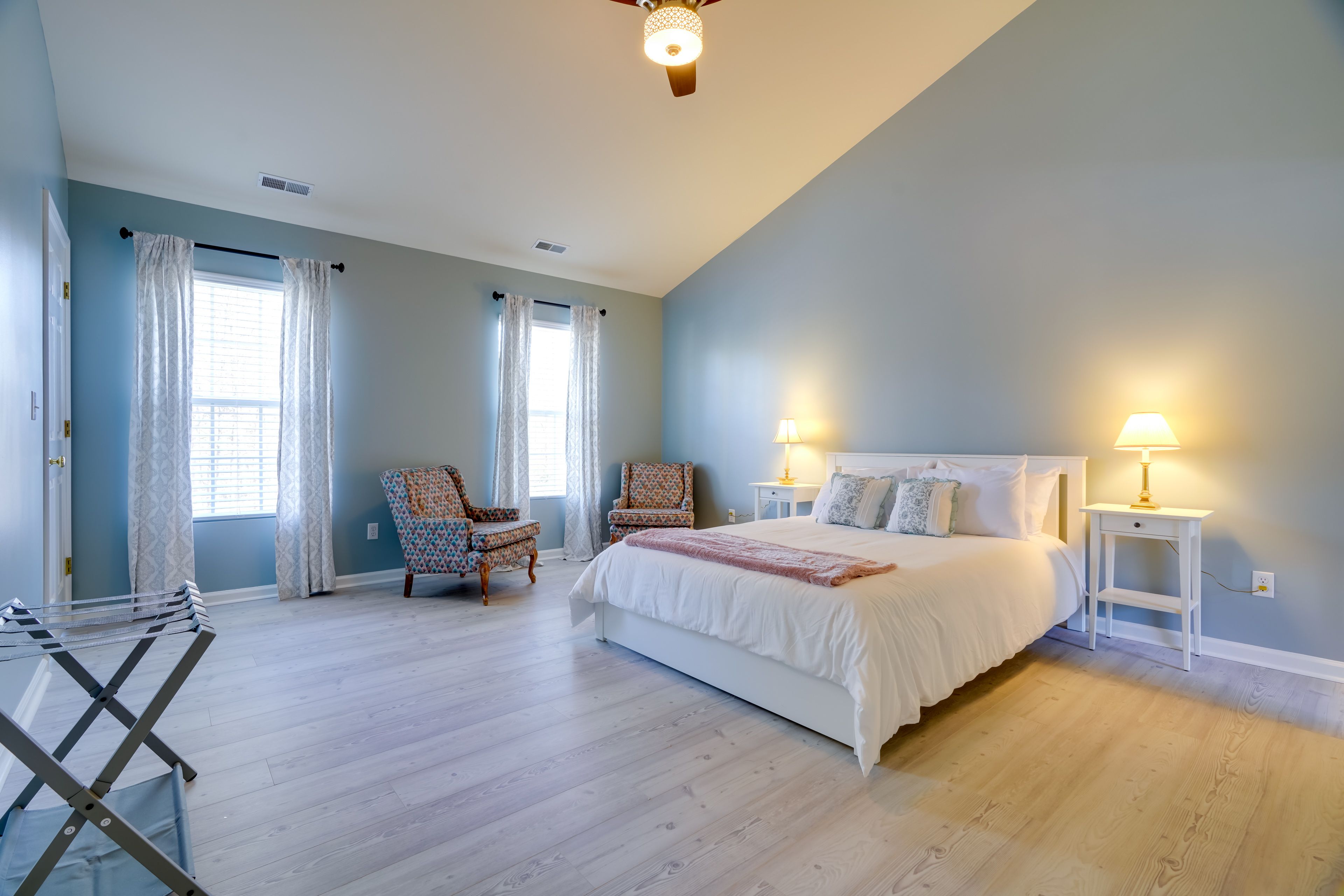 Bedroom 1 | Queen Bed | 2nd Floor | En-Suite Bathroom