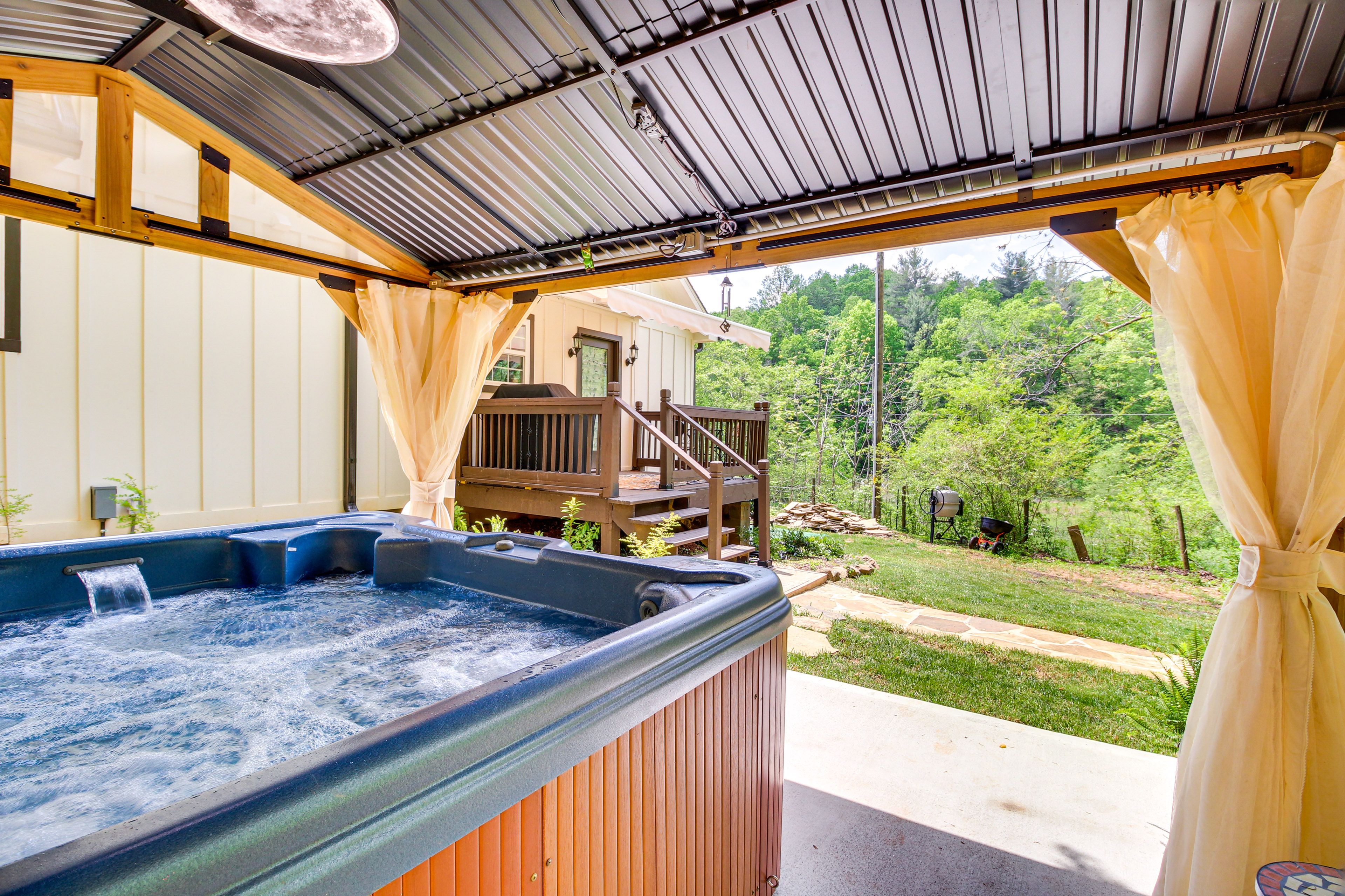 Gazebo | Private Hot Tub