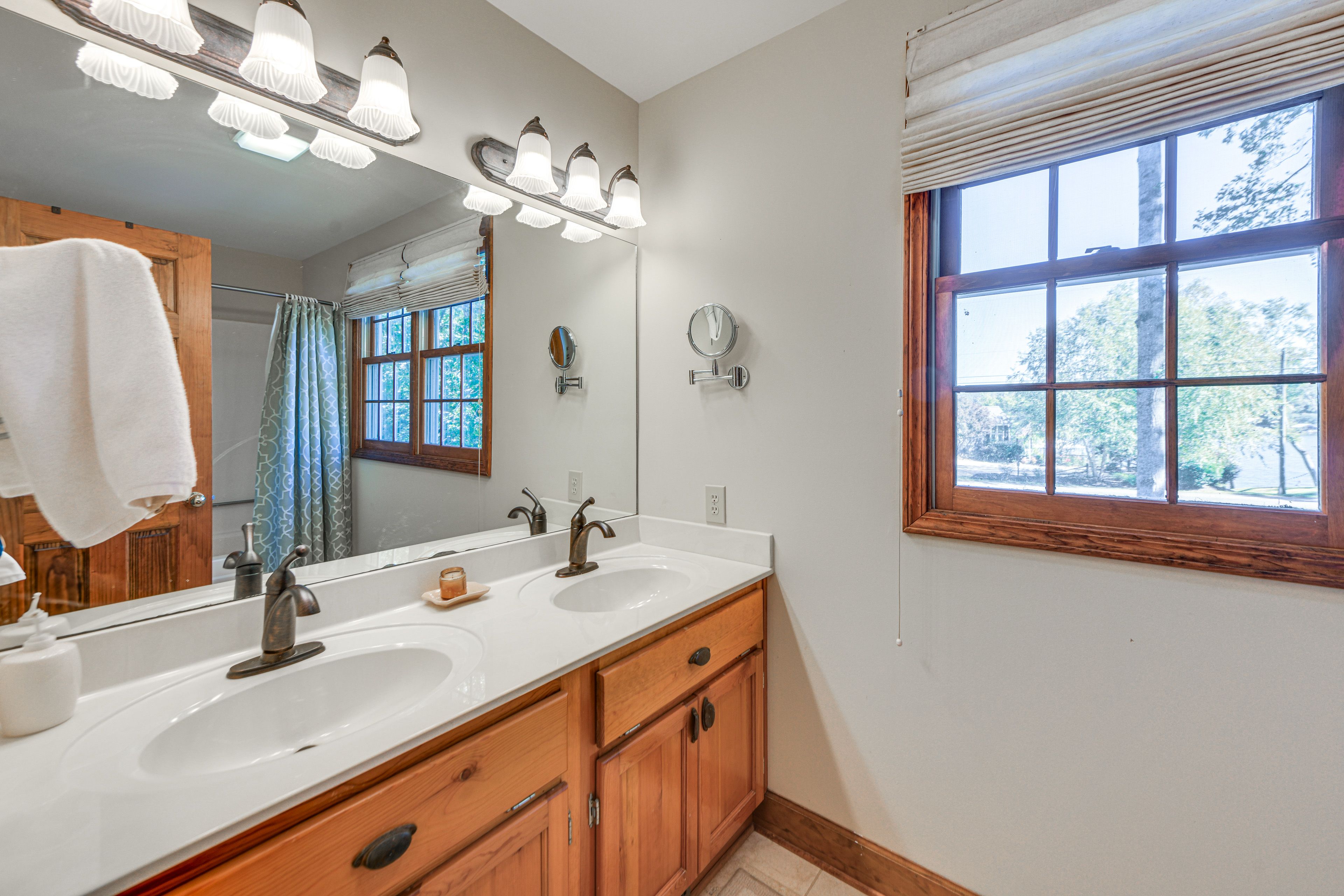 En-Suite Bathroom | 2nd Floor | Complimentary Toiletries