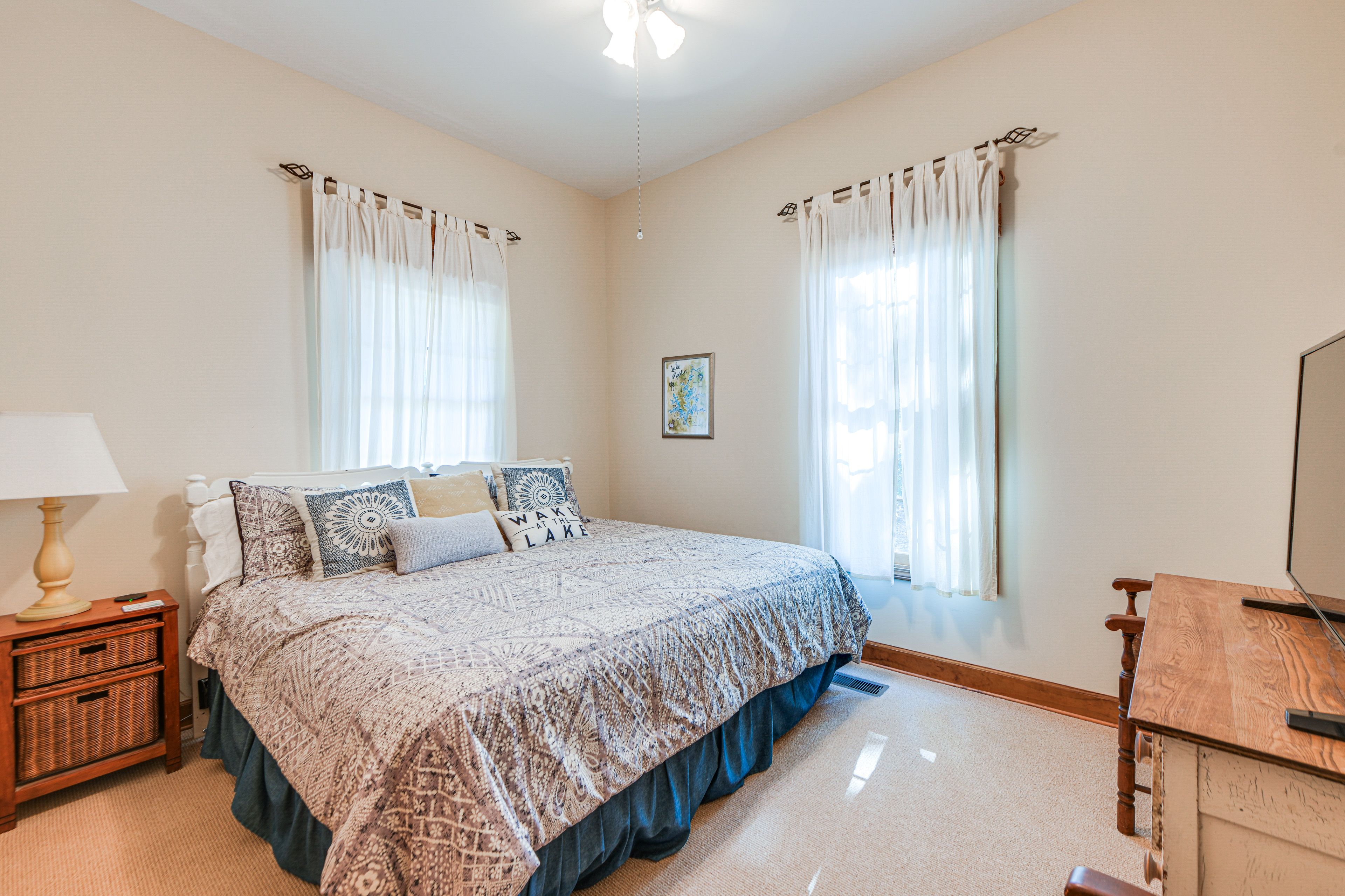 Bedroom 1 | 1st Floor | King Bed | Linens Provided | Smart TV