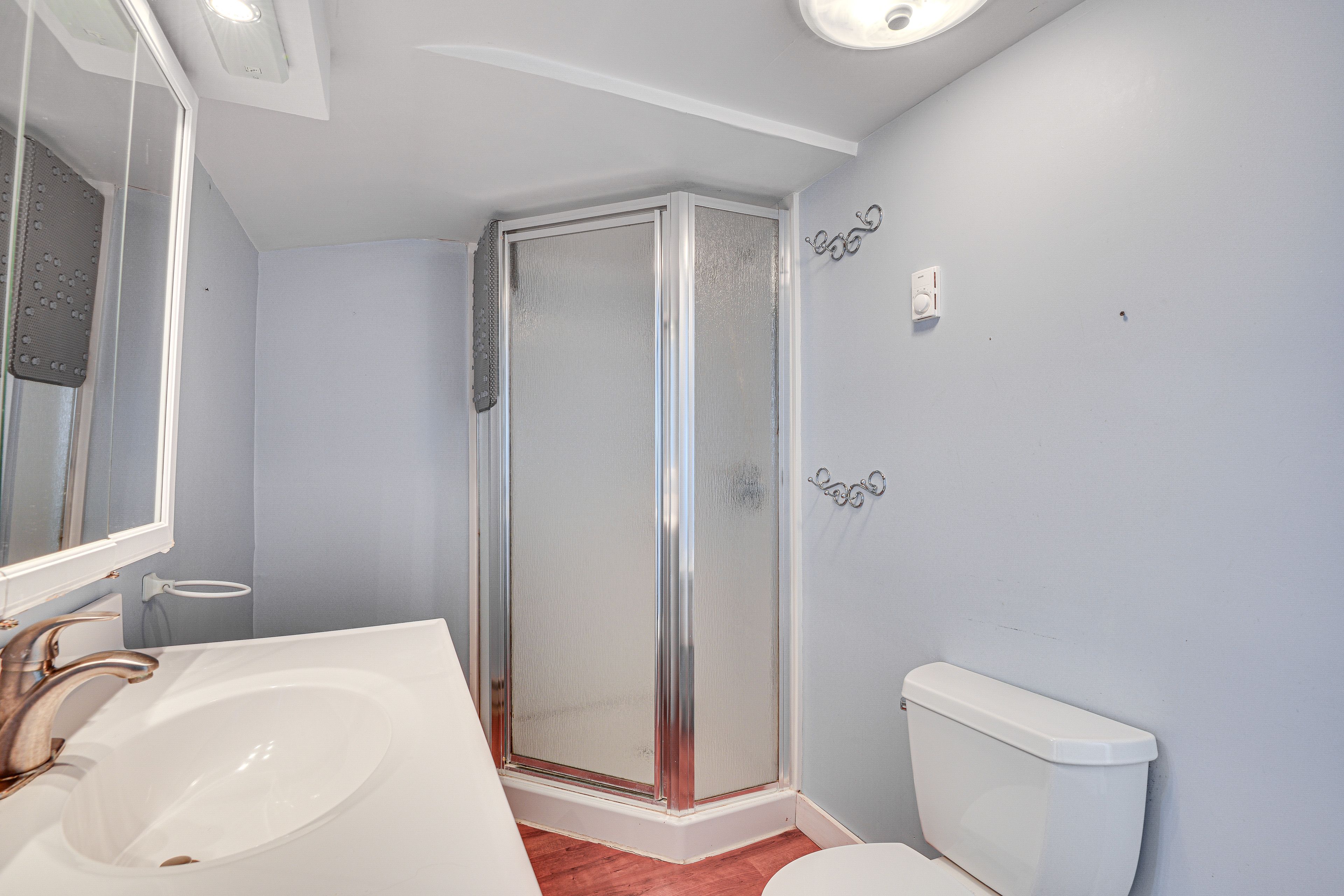 Full Bathroom | Washer & Dryer