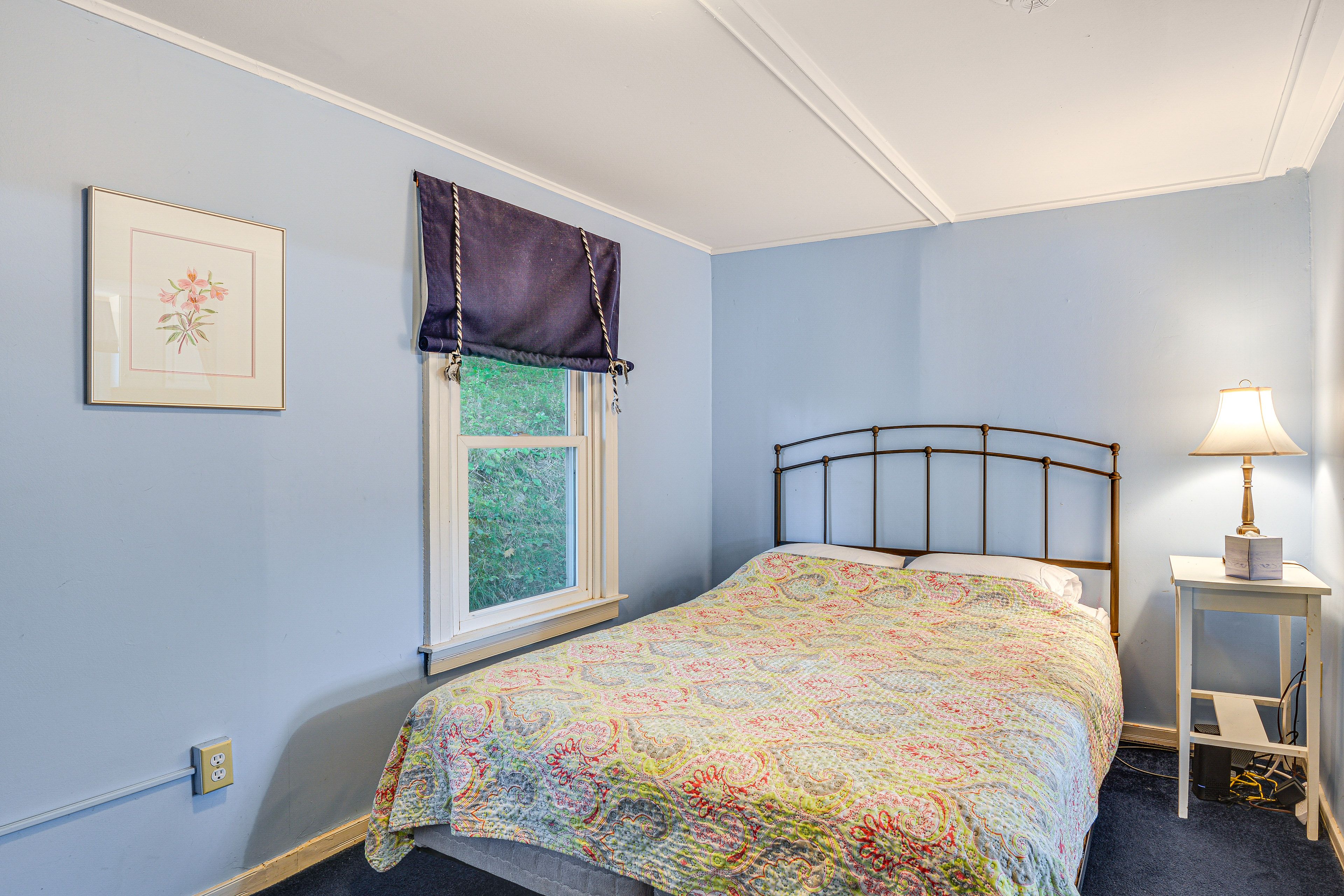 Studio | Queen Bed | Linens Provided