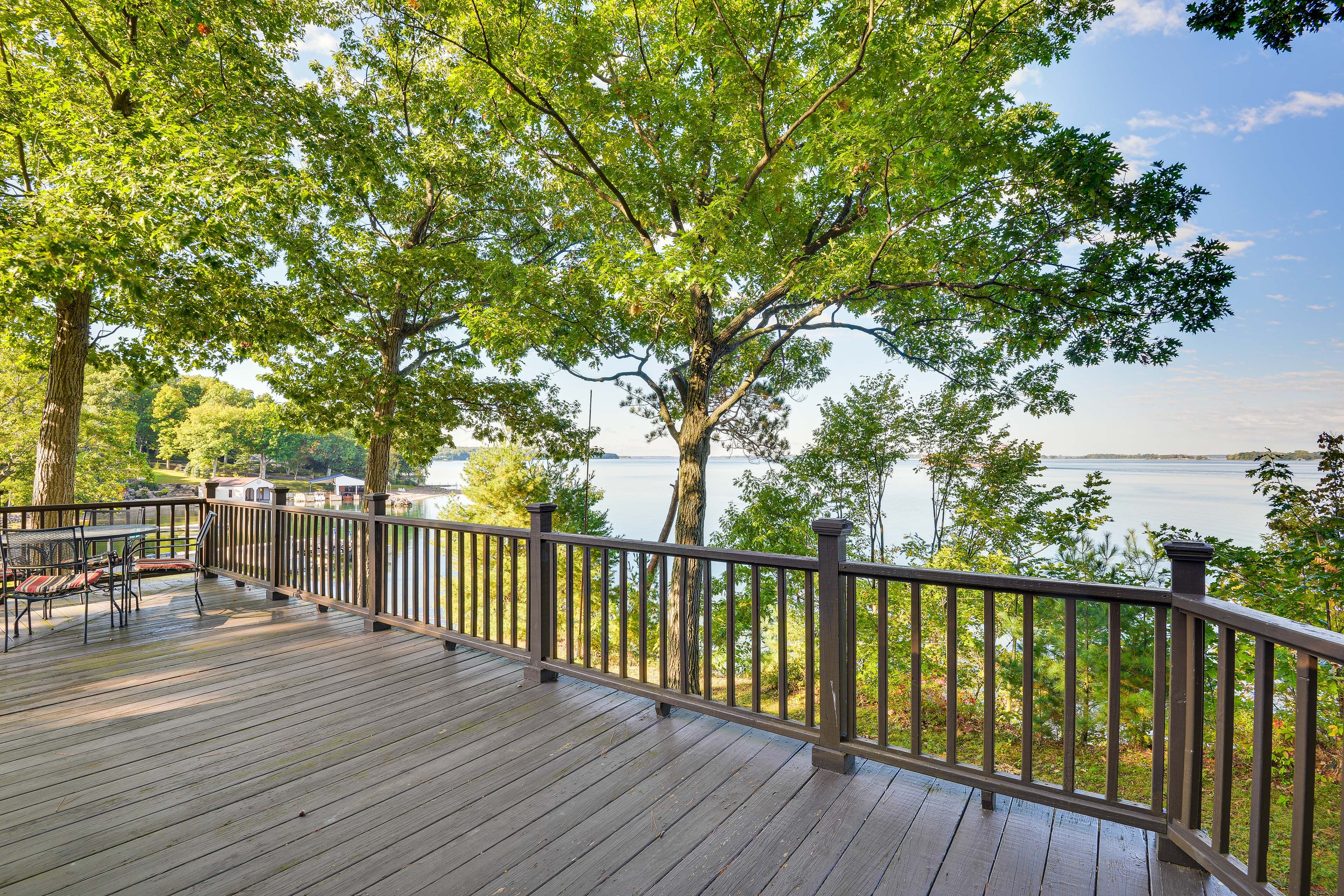 Deck | Outdoor Seating