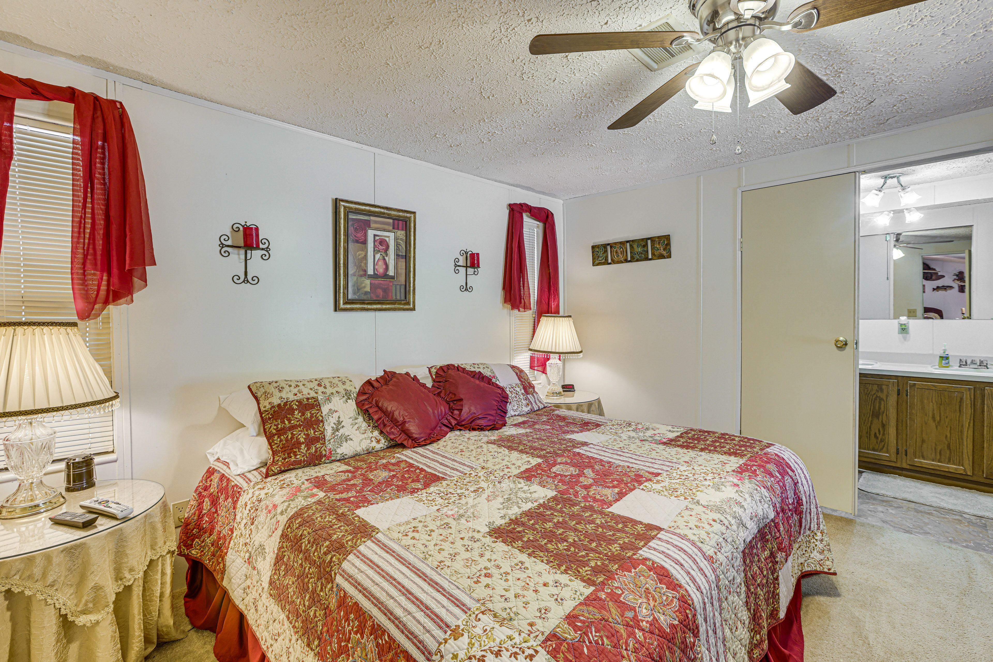 Bedroom 1 | King Bed | Linens Provided