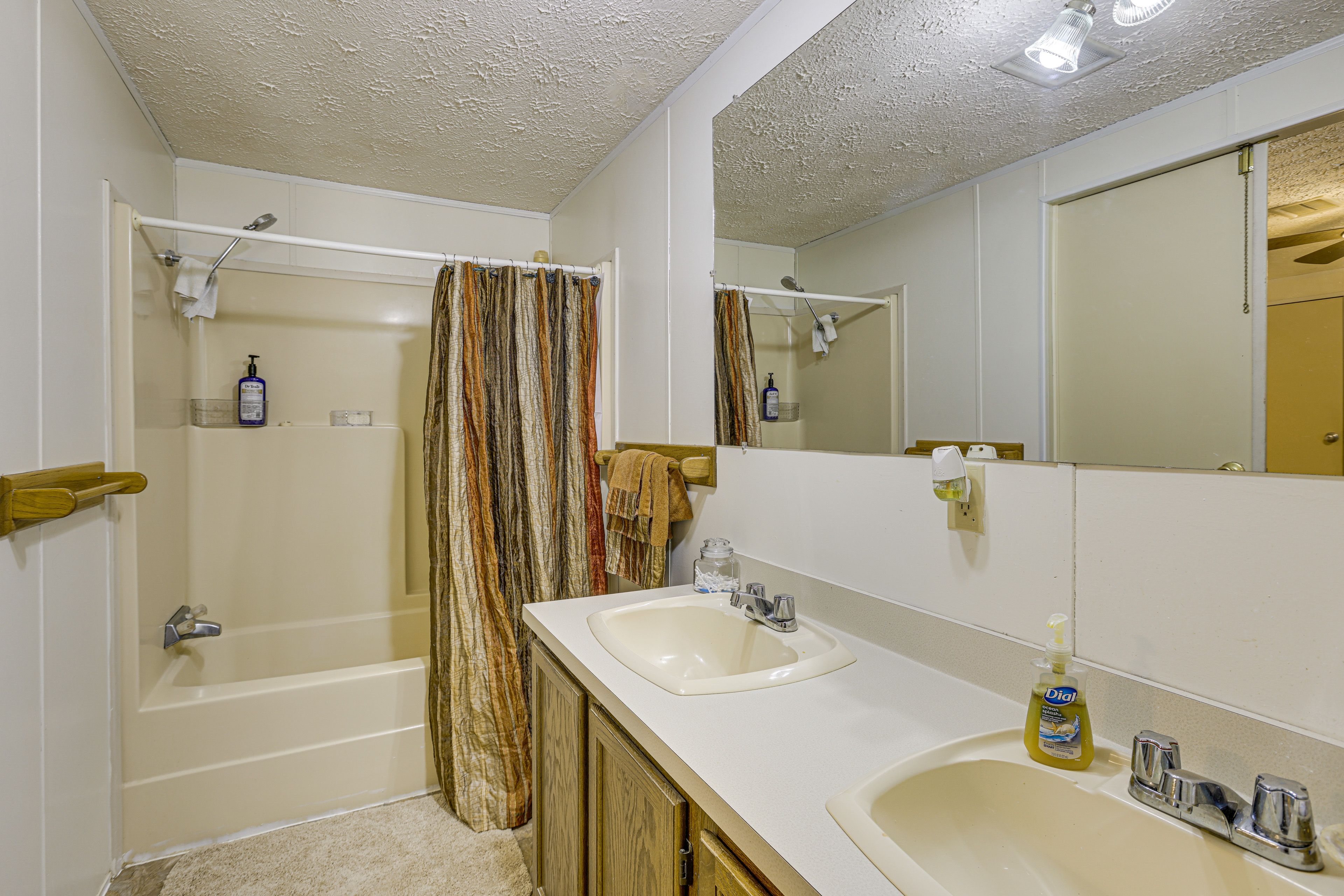 Full Bath | Towels | Hair Dryer