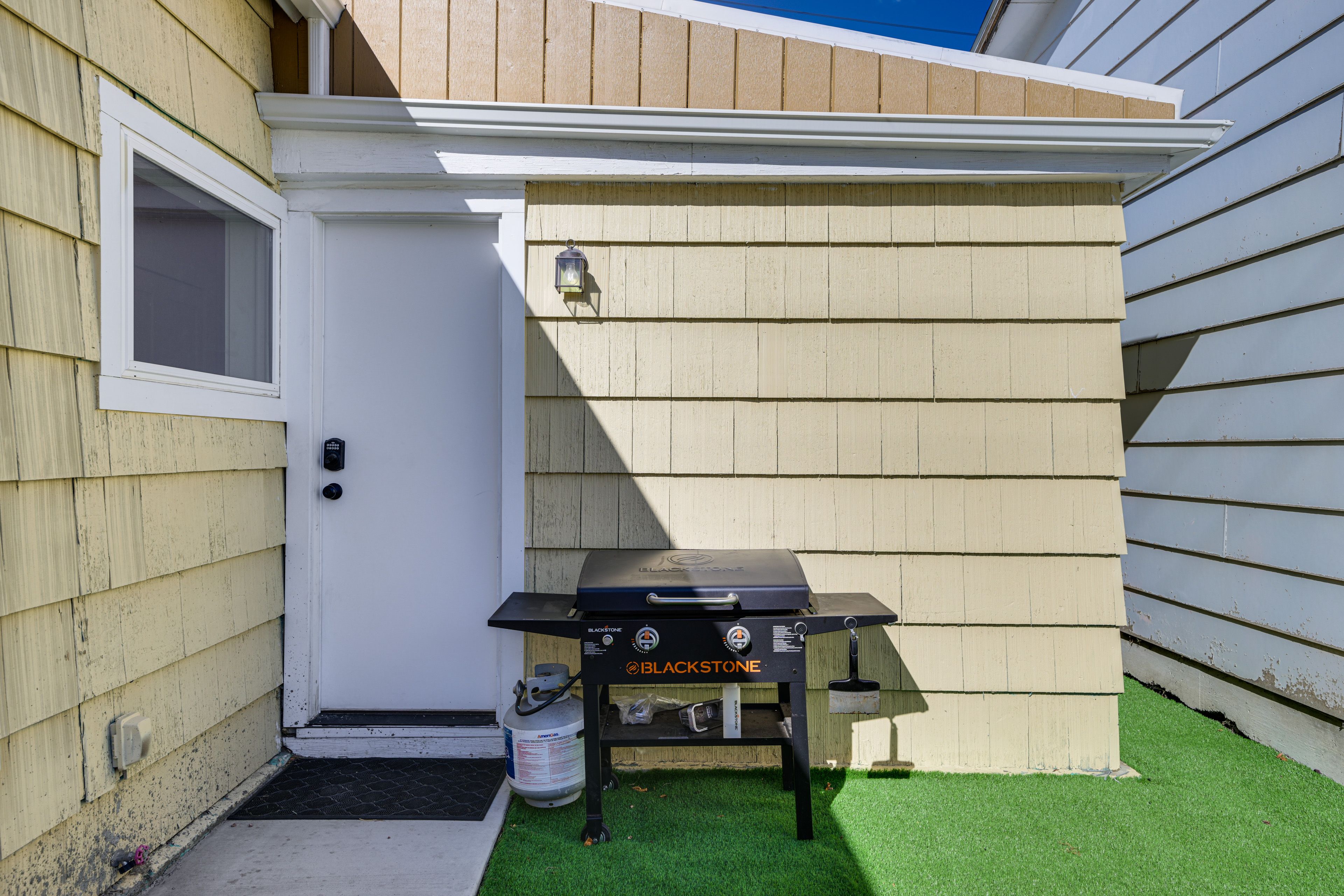 Small Fenced Yard | Blackstone Gas Grill