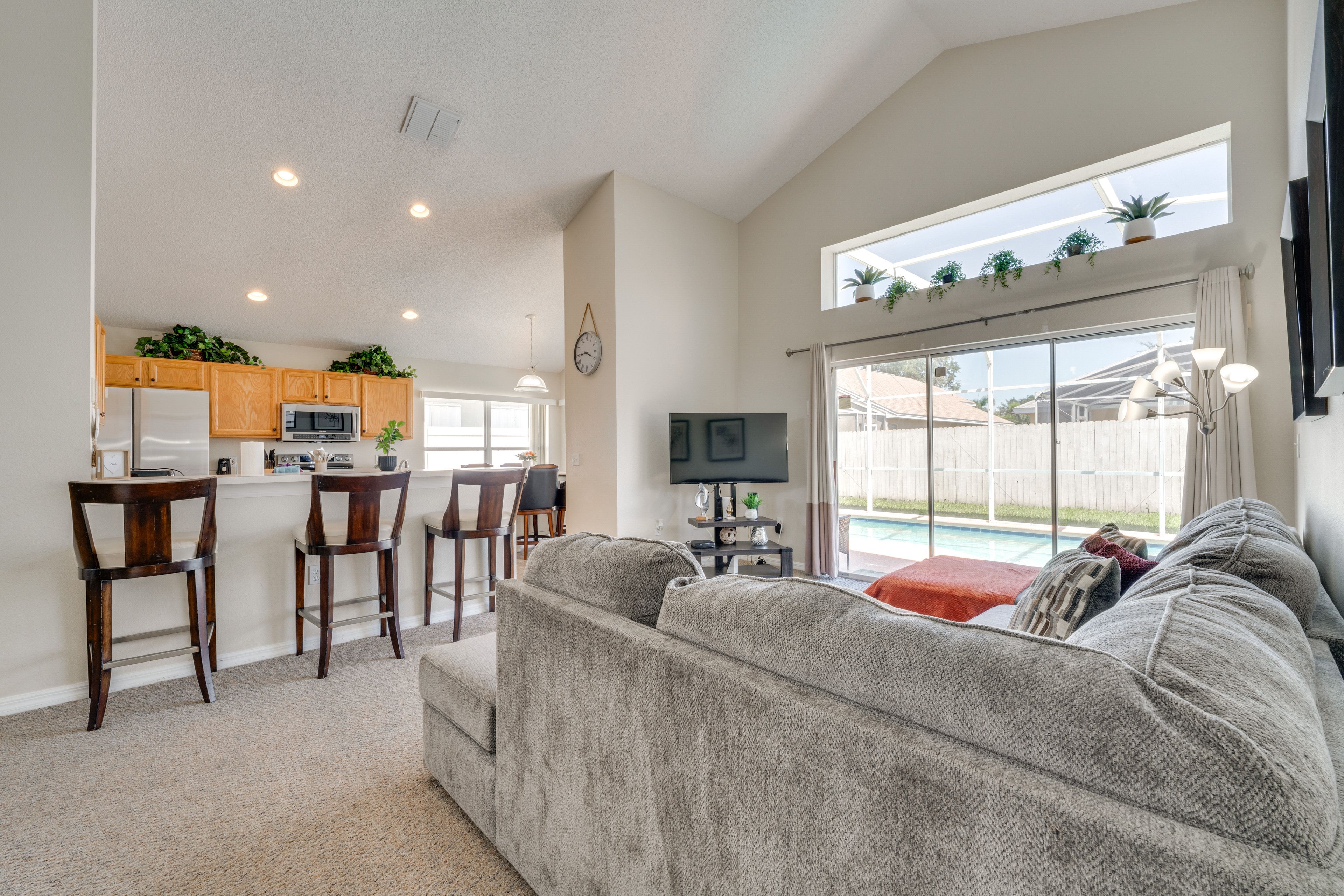 Living Room | Free WiFi | Smart TV | Central A/C | 1st Floor