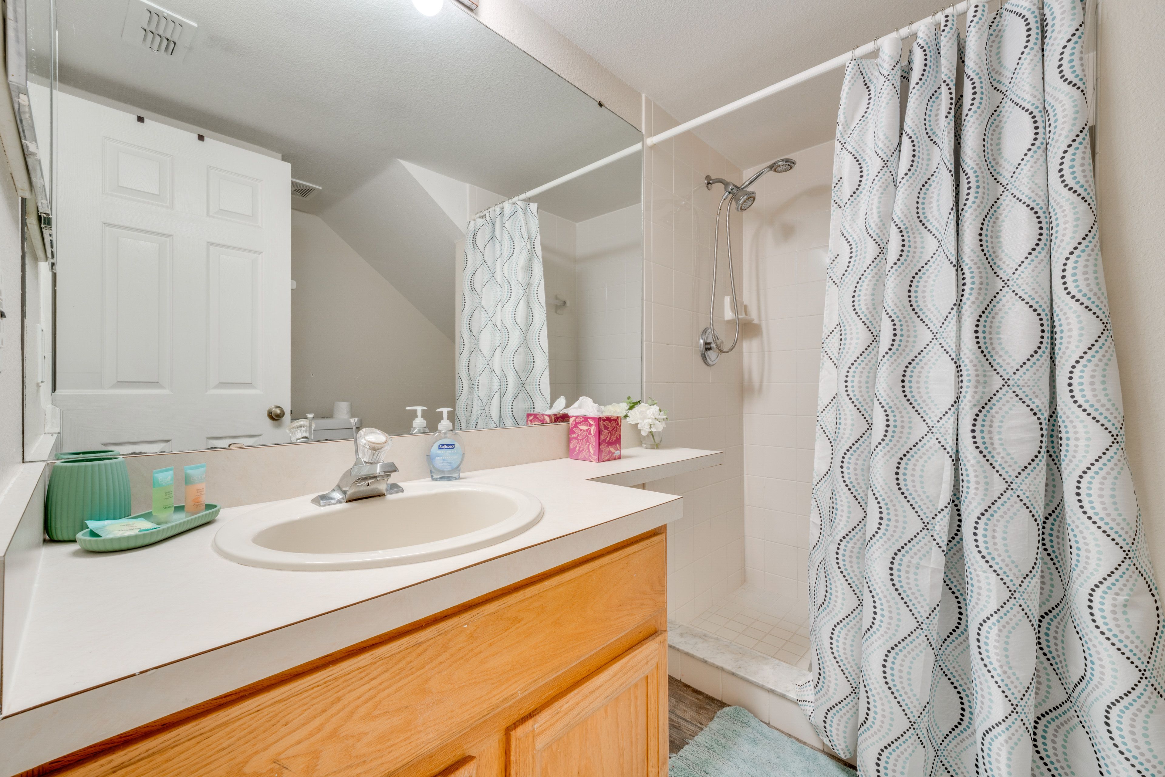 Full Bathroom | 1st Floor