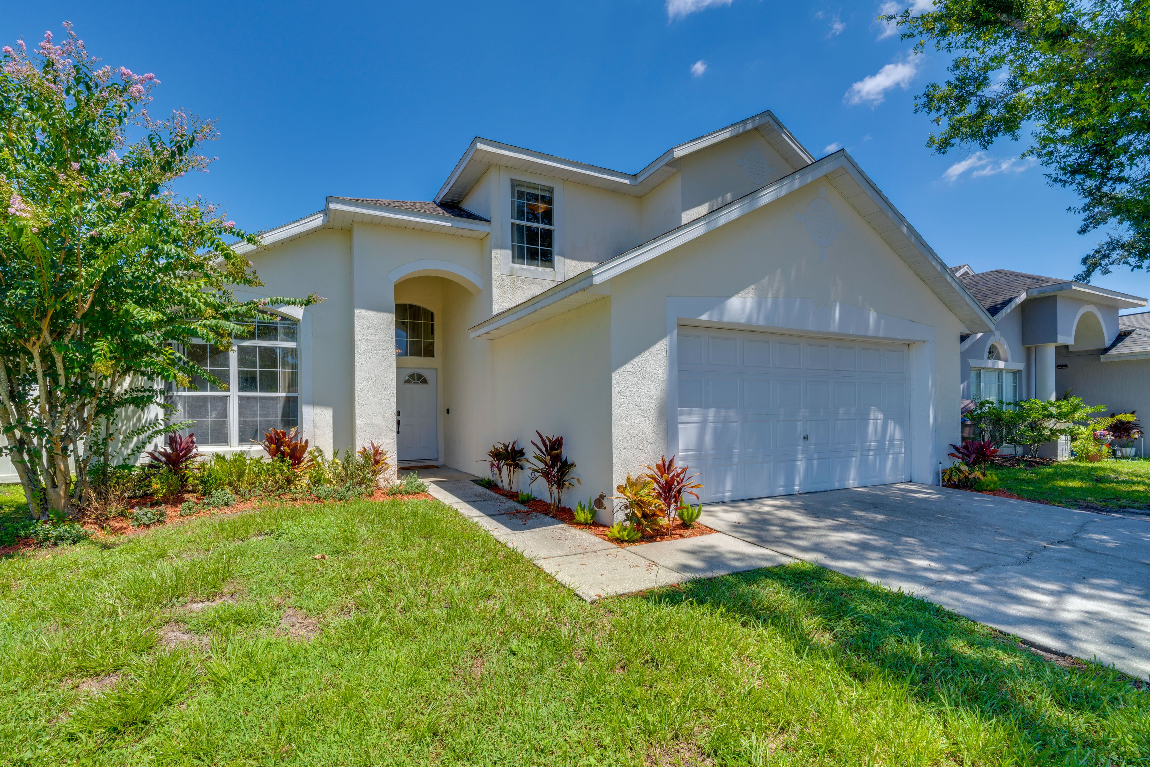 Kissimmee Vacation Rental | 5BR | 3BA | 2,300 Sq Ft | 1 Step to Enter
