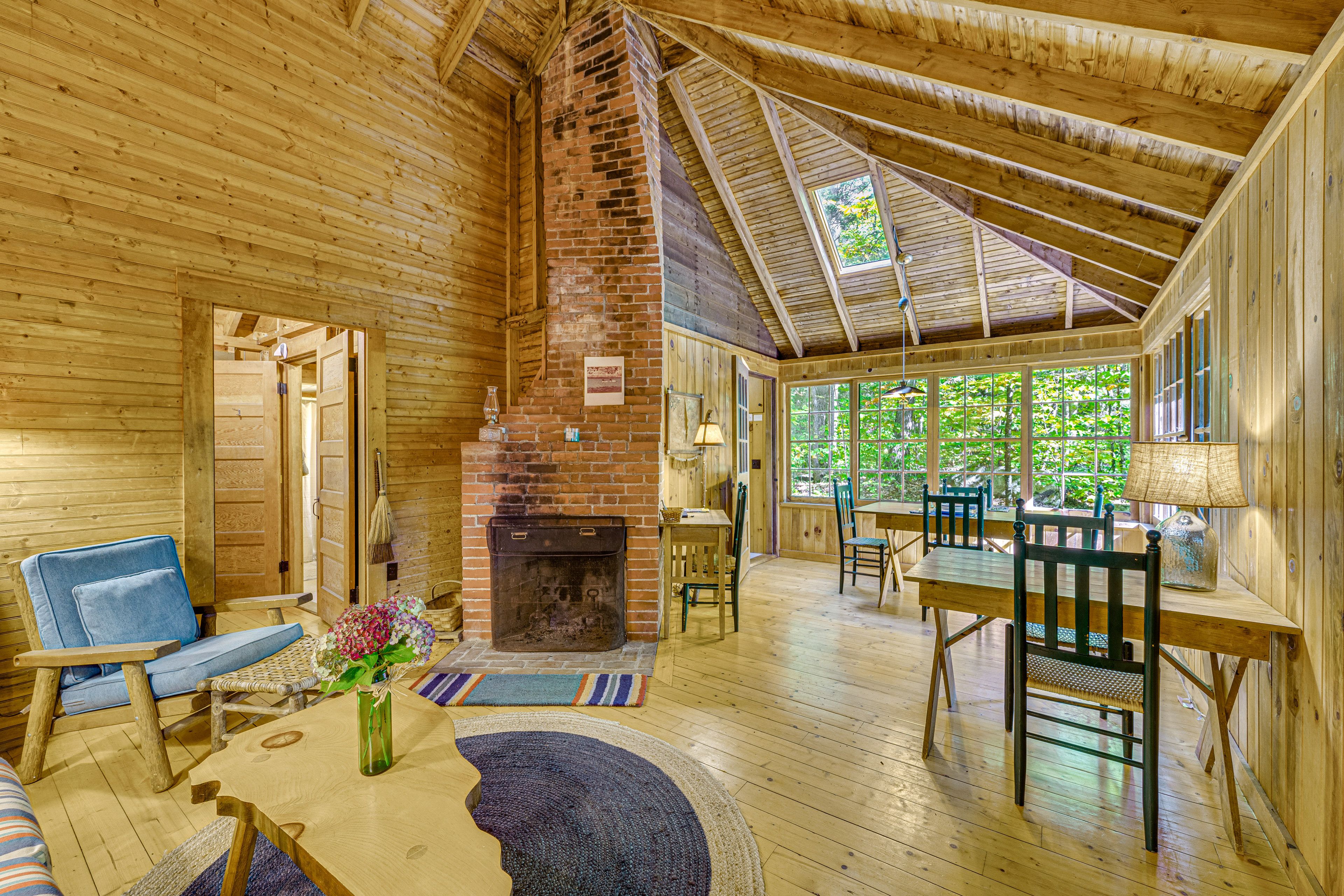 Living Room | Fireplace | Board Games | Workstation | Free WiFi