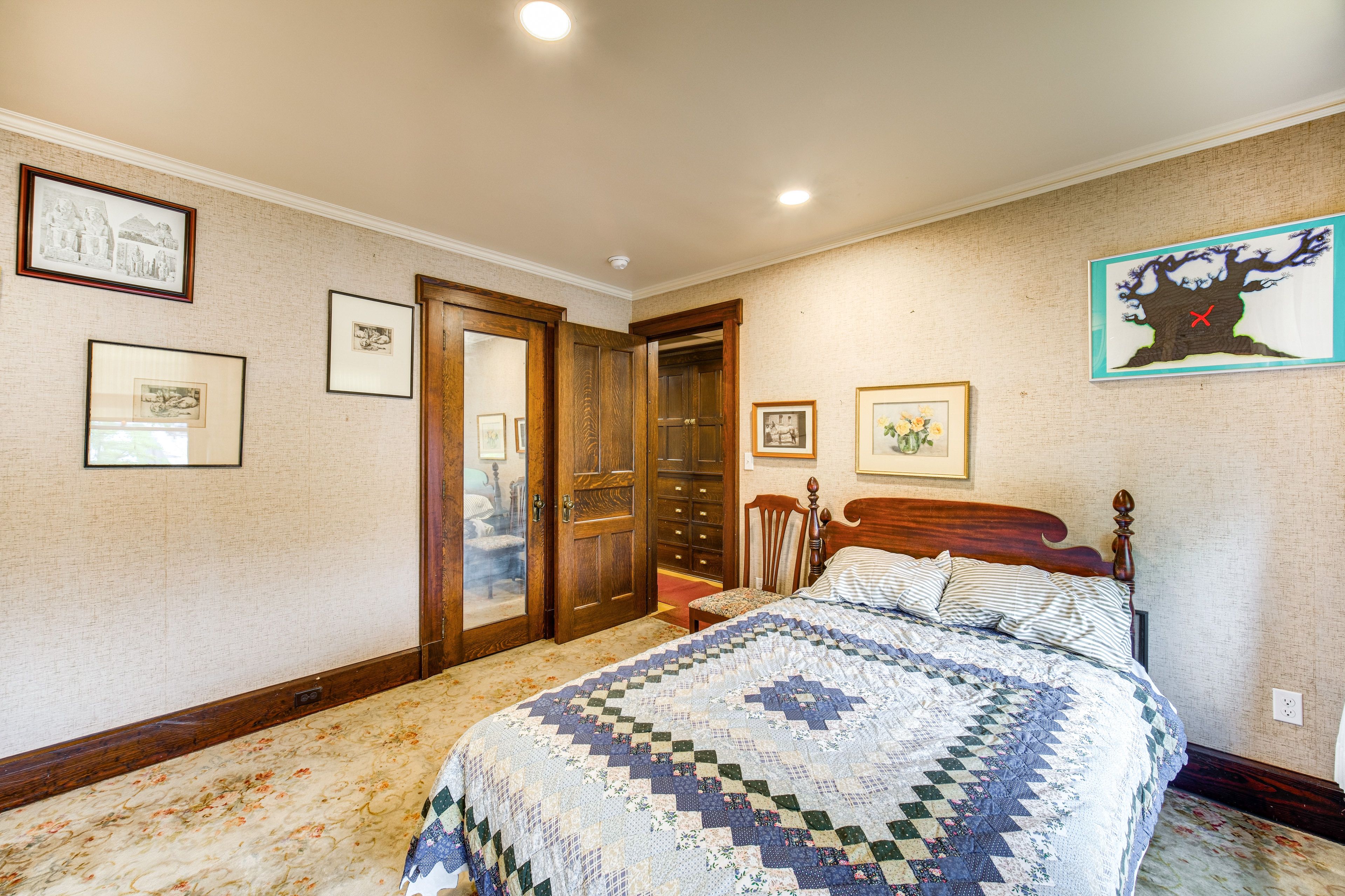 Bedroom 2 | 2nd Floor | Queen Bed