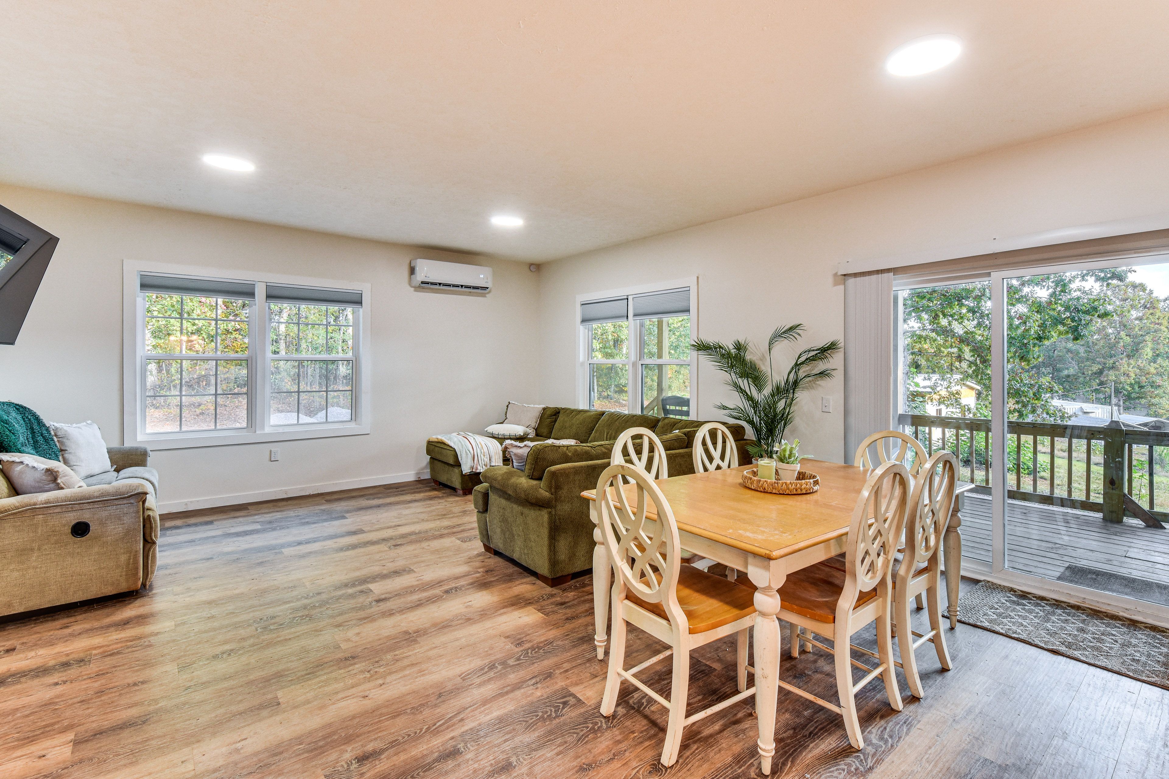 Dining Area | Dishware & Flatware Provided | Central A/C & Heat