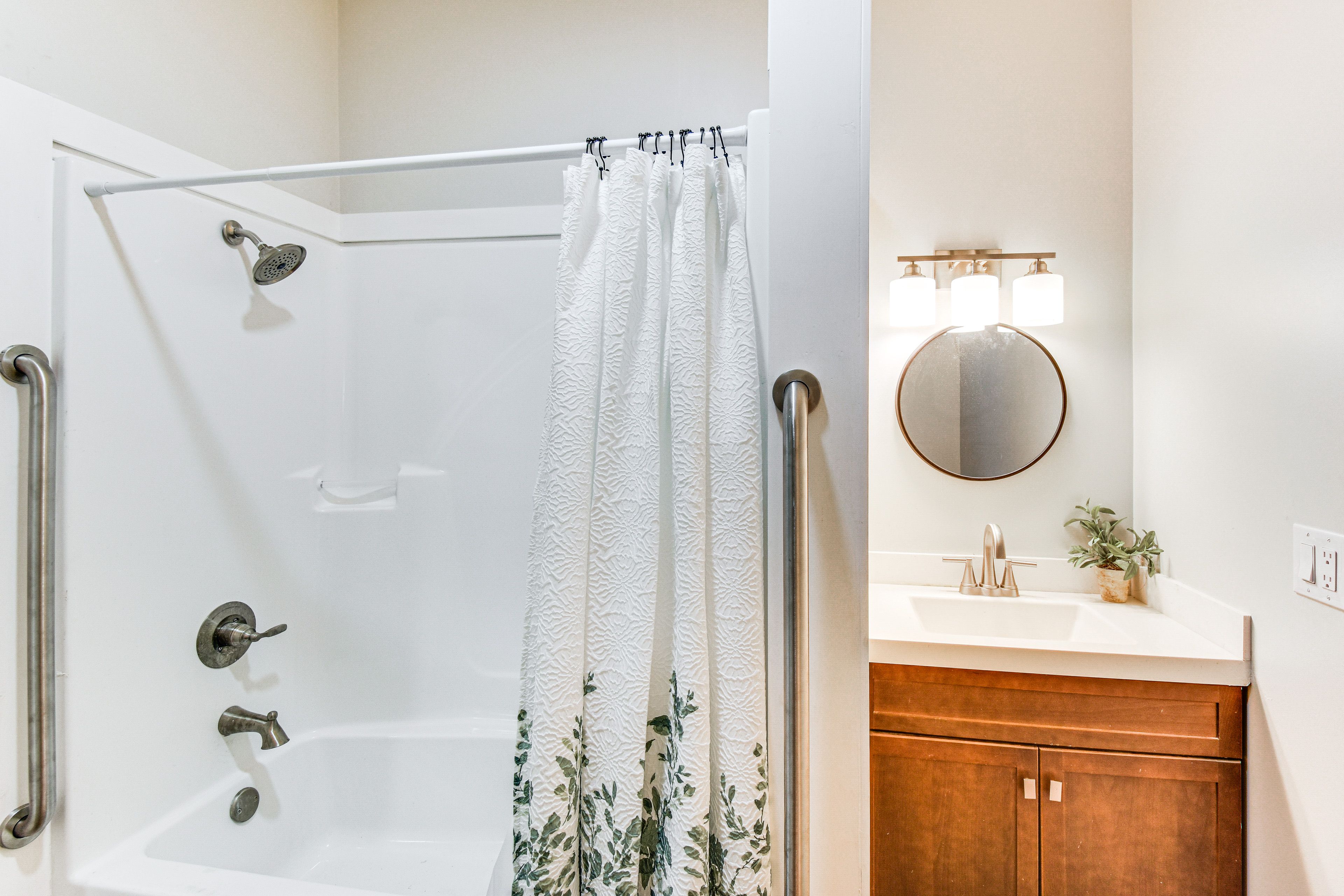 Full Bathroom