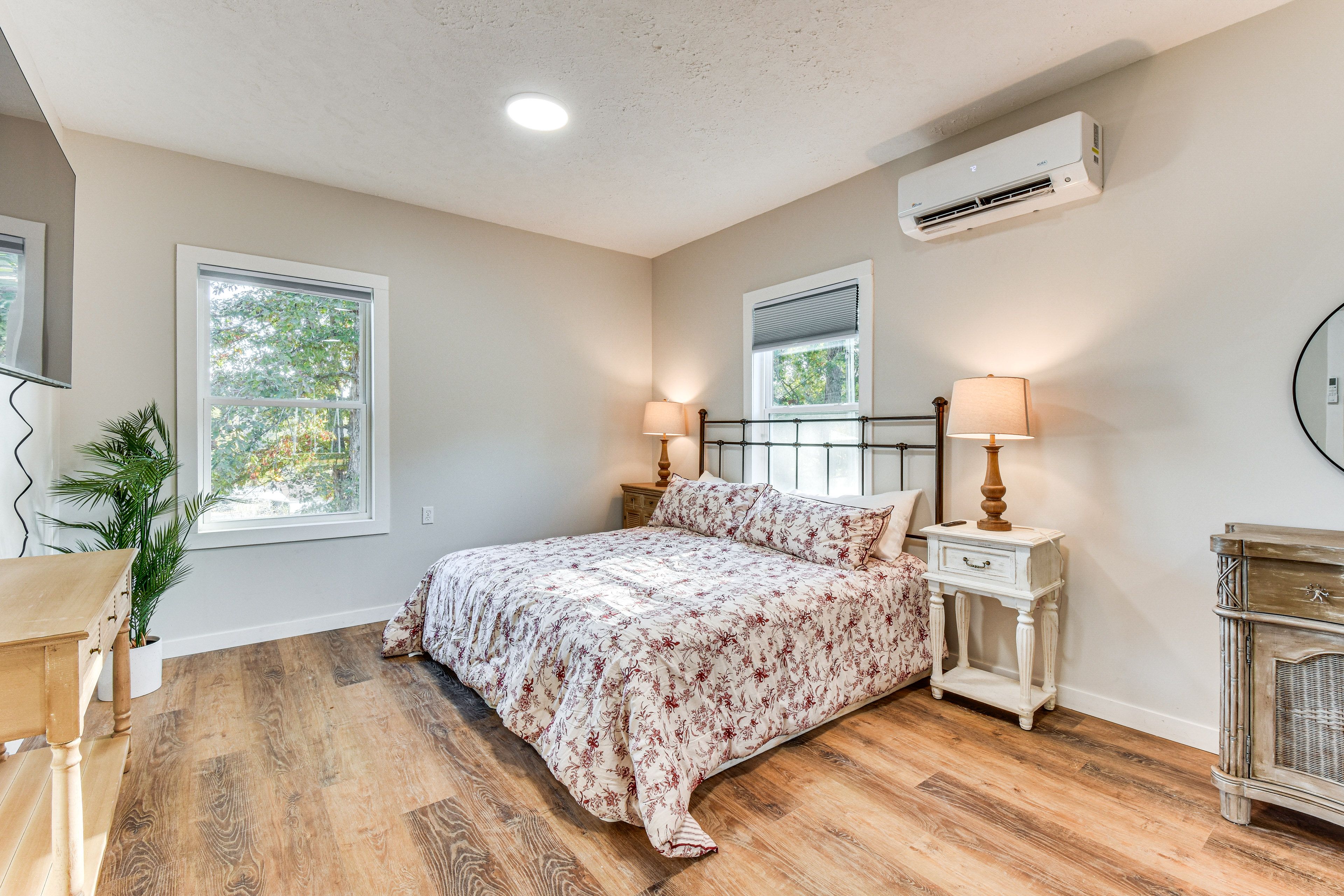 Bedroom 1 | King Bed | Linens Provided