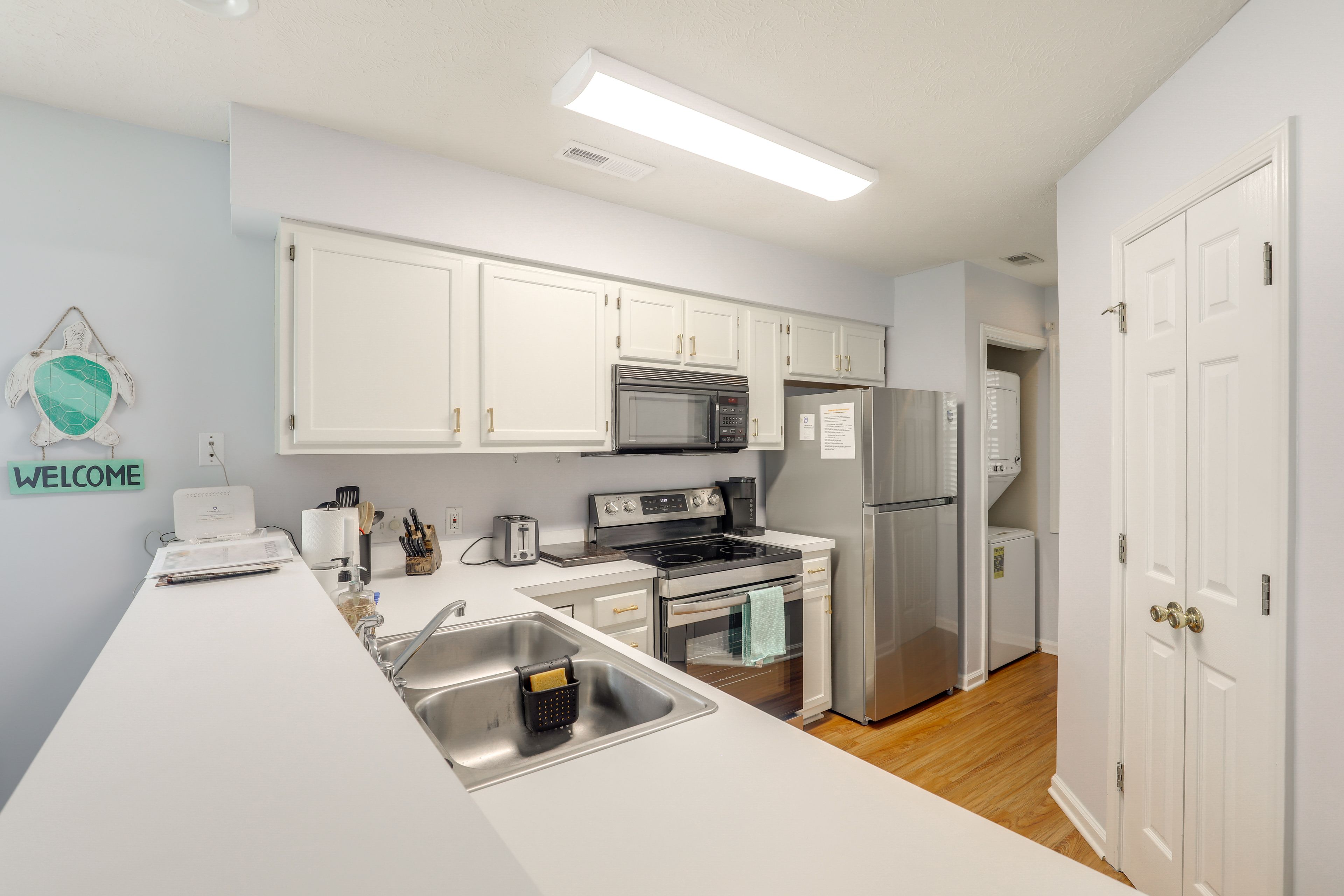 Kitchen | Keurig Coffee Maker | Toaster | Dishwasher | Cooking Basics