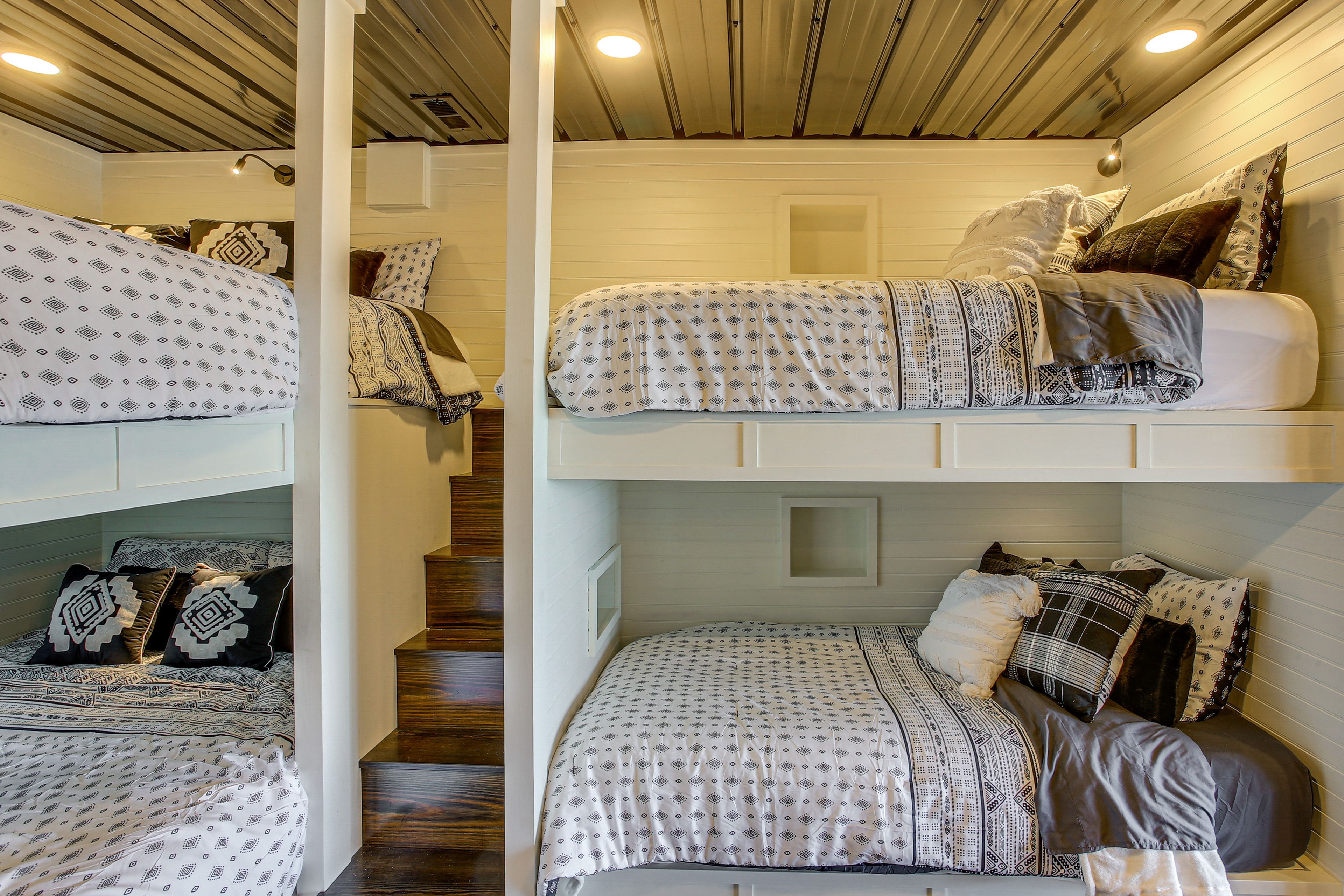 Sleeping Nook | Queen/Queen Bunk Bed | Twin/Twin Bunk Bed | Lower Level